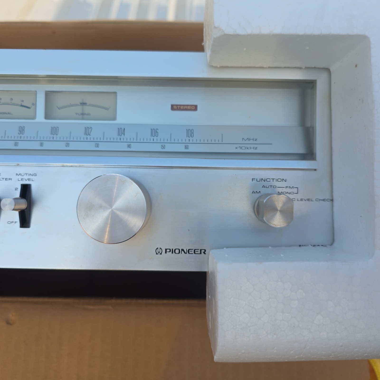Vintage Pioneer Stereo Tuner Model TX-9500 in Original Box