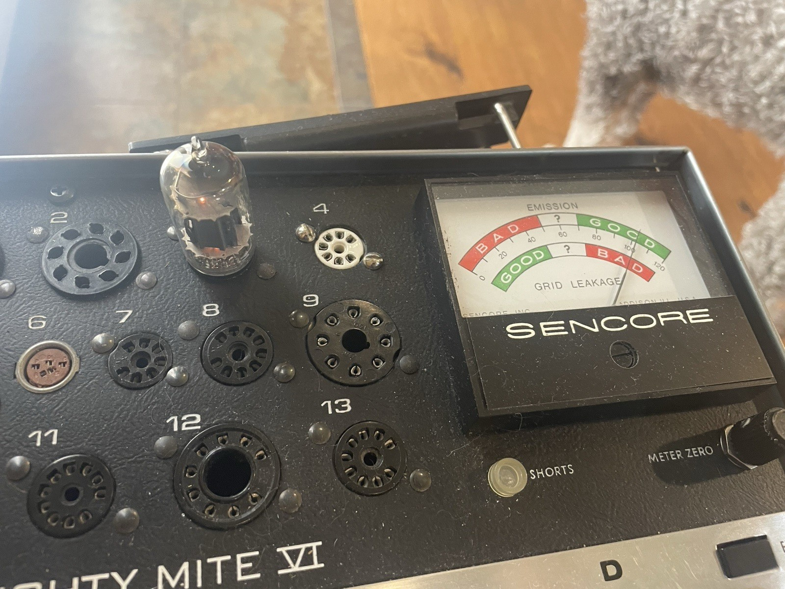 12AX7 / ECC81 / BRAND IS UNKNOWN / TESTED VERY STRONG /
