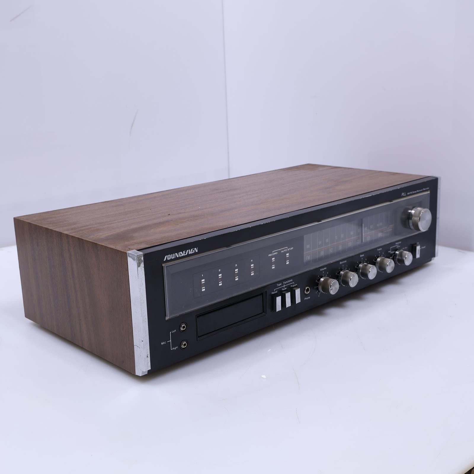 Soundesign 5514 Vintage PLL AM/FM Stereo Receiver/Recorder
