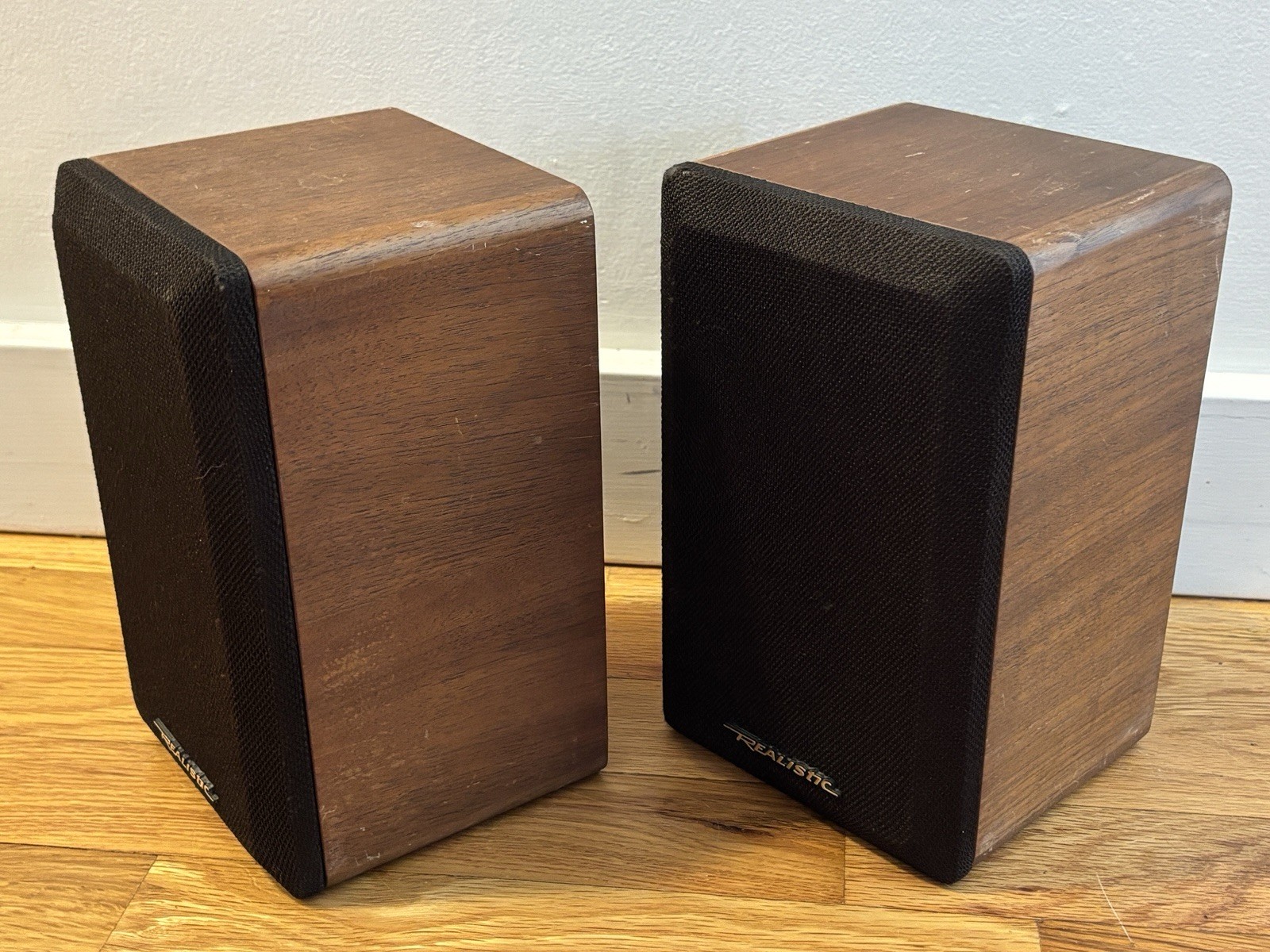 Vintage Realistic Minimus 7W Speakers Cat No 40-2039A Walnut Wood 8 Ohms 40W Max