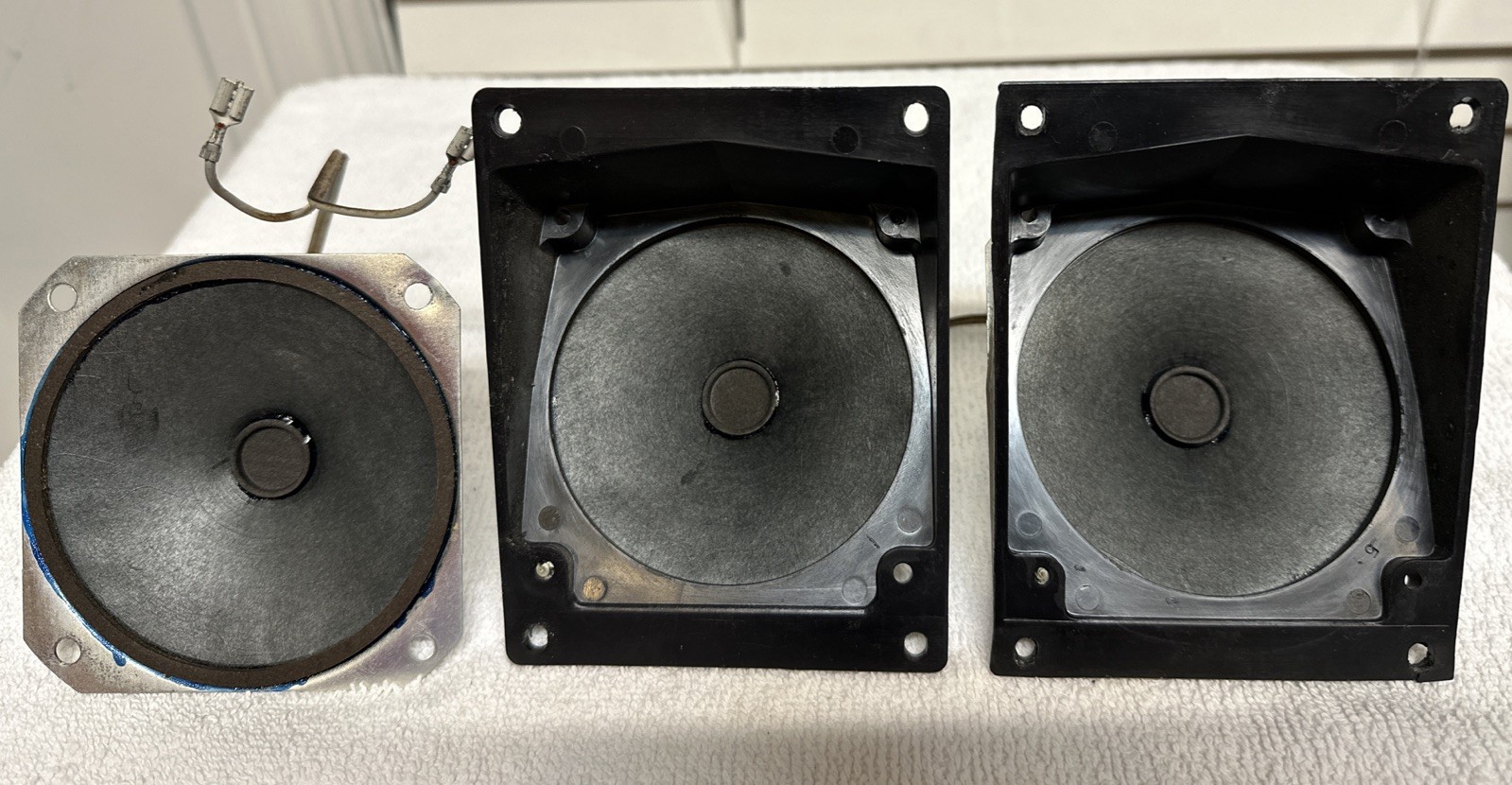 (3) VINTAGE RCA HiFi AM/FM Stereo 3 1/2″ Speakers ALNICO TWEETERS Early 1960’s