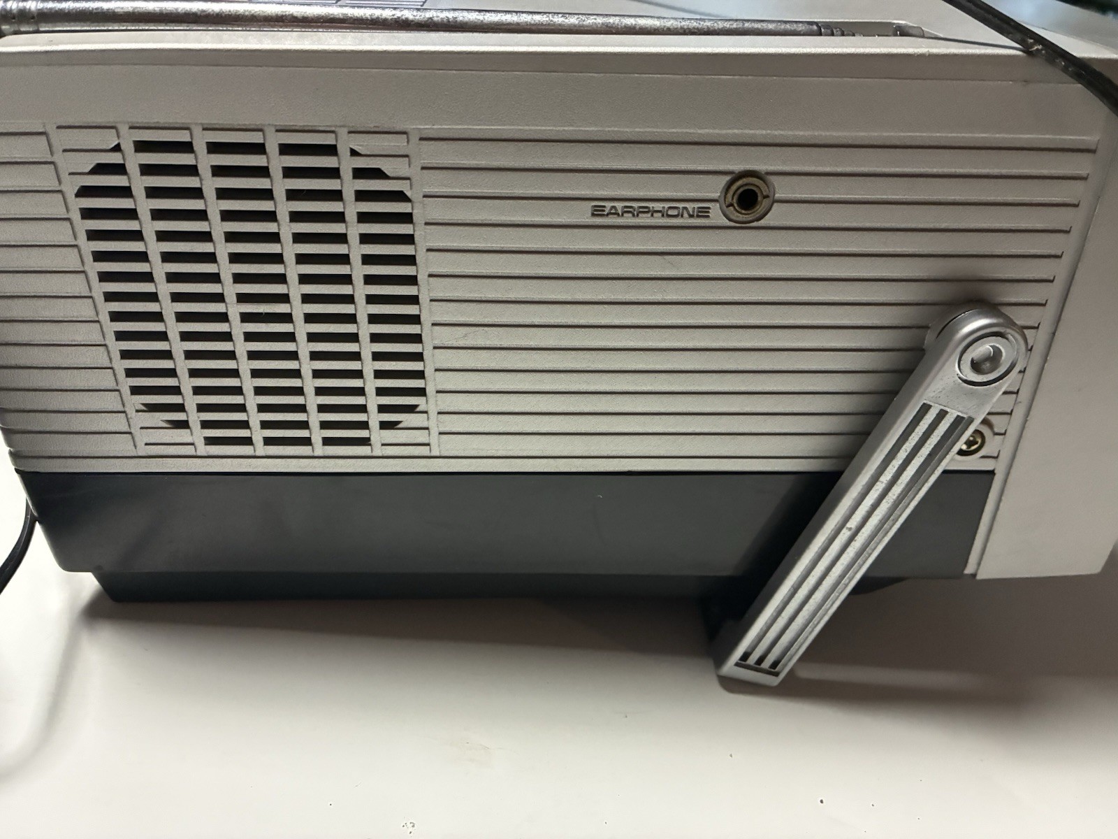 1985 Daytron Black and White Portable Tv and Am/Fm Radio Tested Working