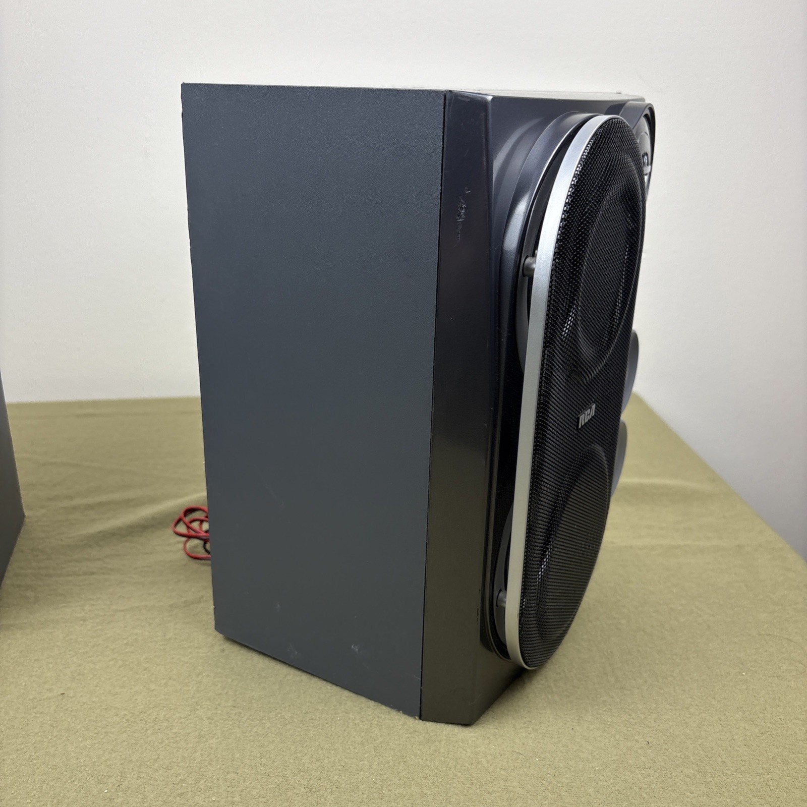 Pair of RCA RS2625 Bookshelf Stereo Speakers – Tested & Working