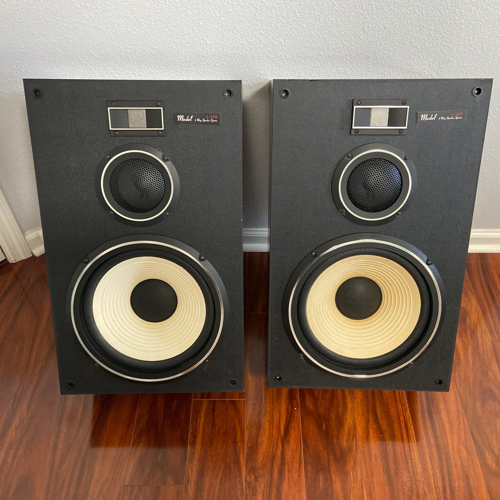 VERIT L -12 R . 3 WAY HIGH FIDELITY SPEAKERS SYTEM 12″ WOOFER
