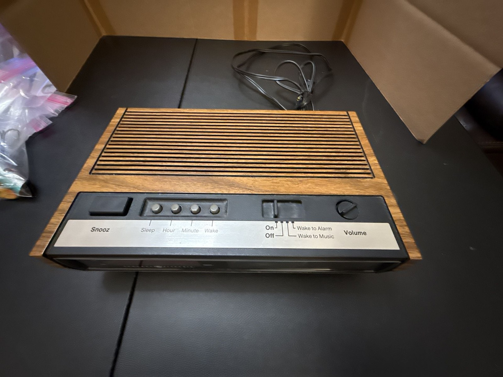 General Electric 7-4630B Vintage AM/FM Digital Clock Radio with Woodgrain Finish