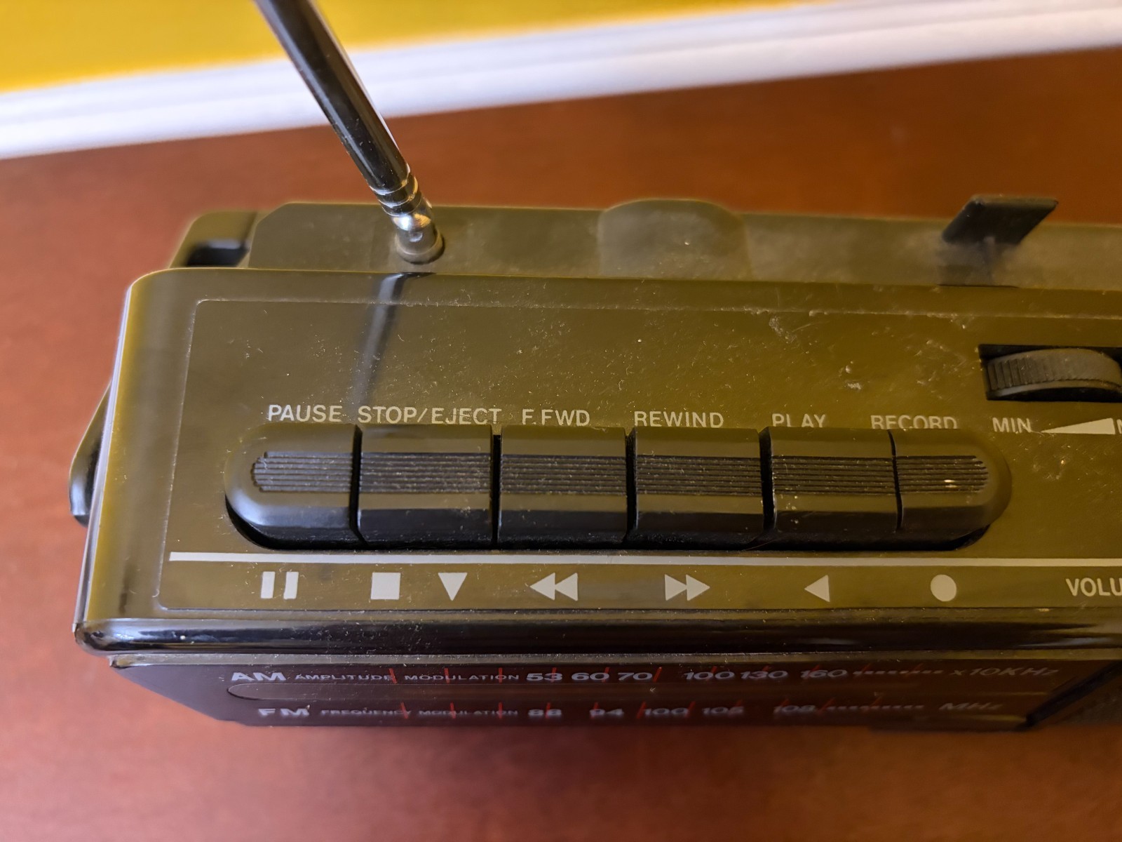 Vintange Electro Brand Portable AM/FM Radio Cassette Player Model 7937 Tested