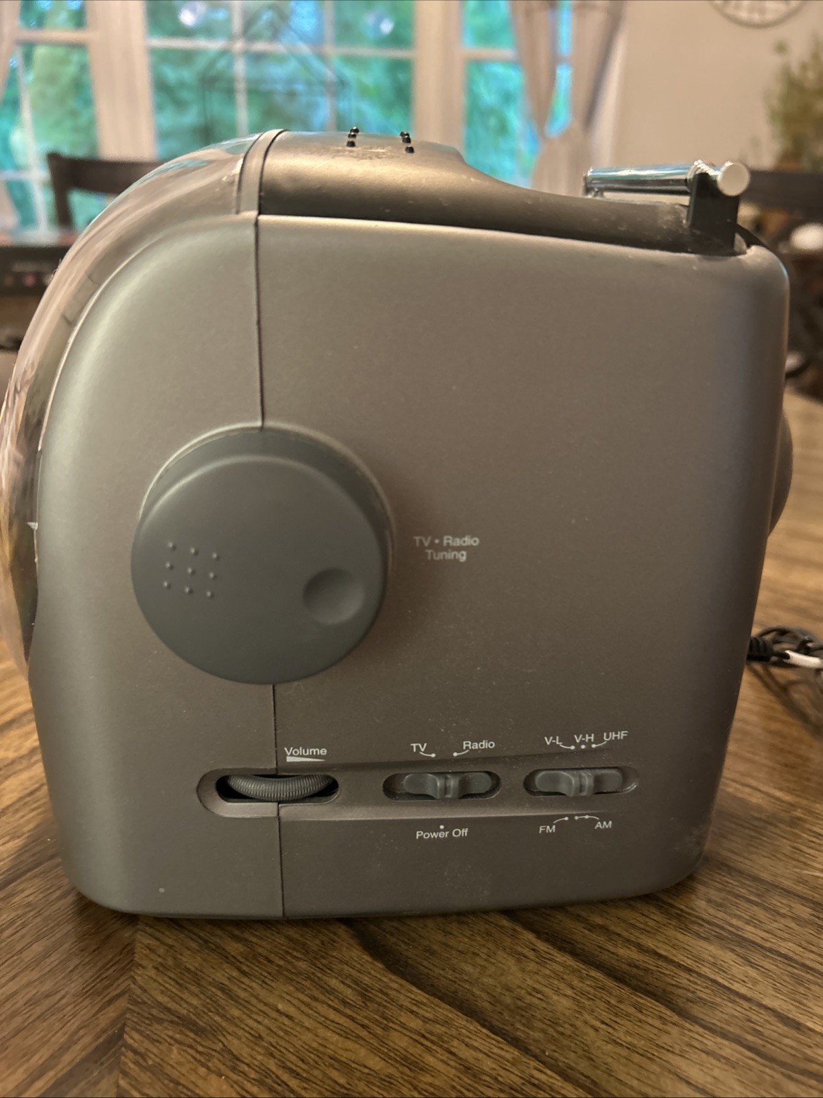 GPX Portable TV AM/FM Radio Black with Antenna & Power Adapter READ DESCRIPTION