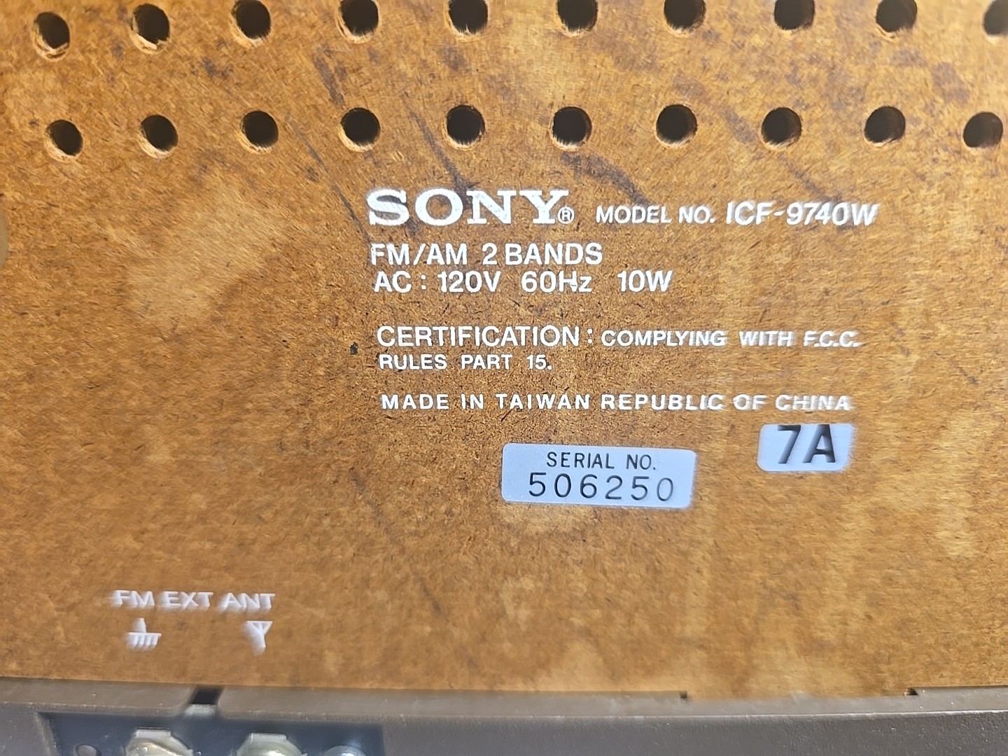 VINTAGE SONY FM/AM RADIO MODEL ICF-9740W TABLETOP WOOD GRAIN 13″ X 9″ TESTED