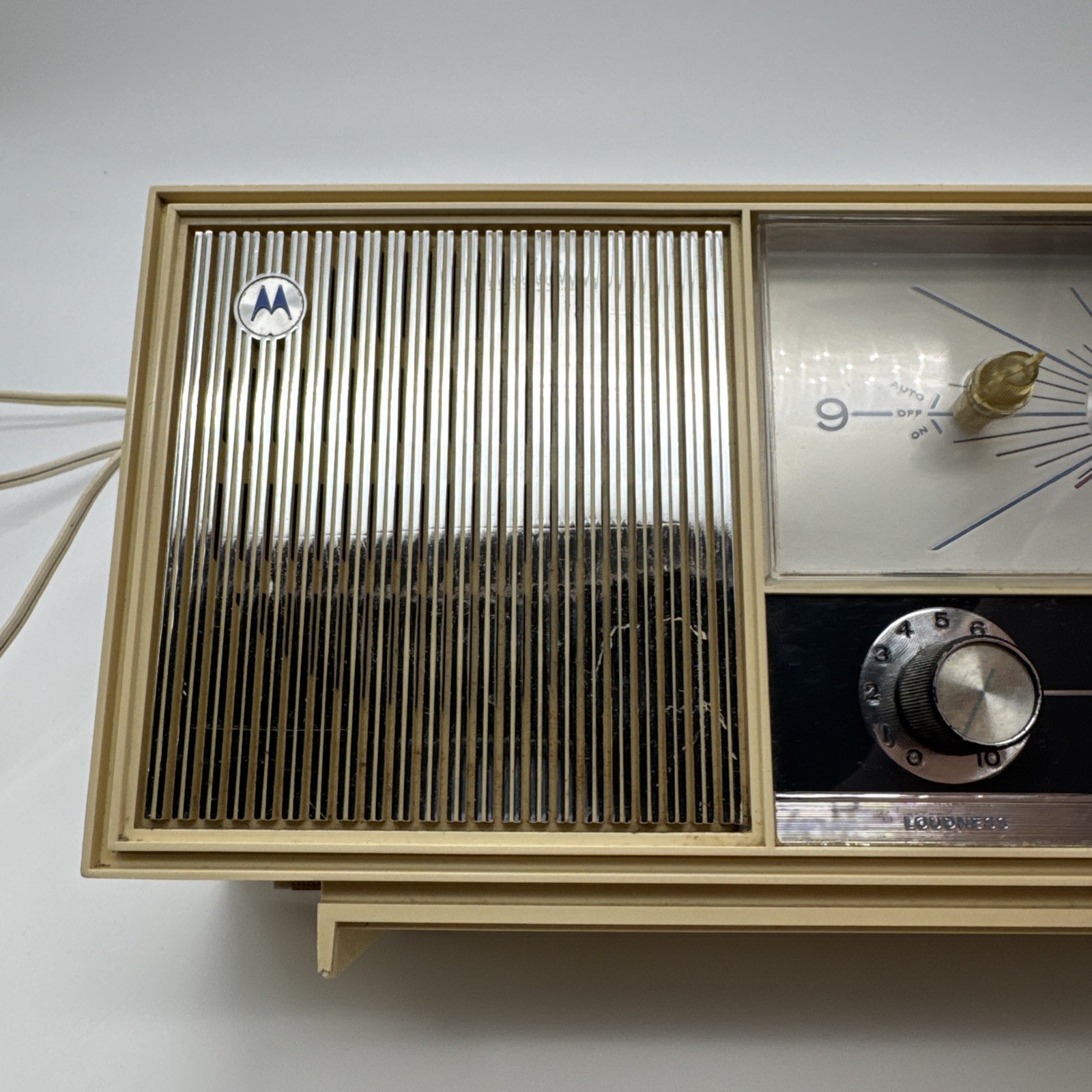Vinatge Motorola Solid State Clock Radio XC17CH Works