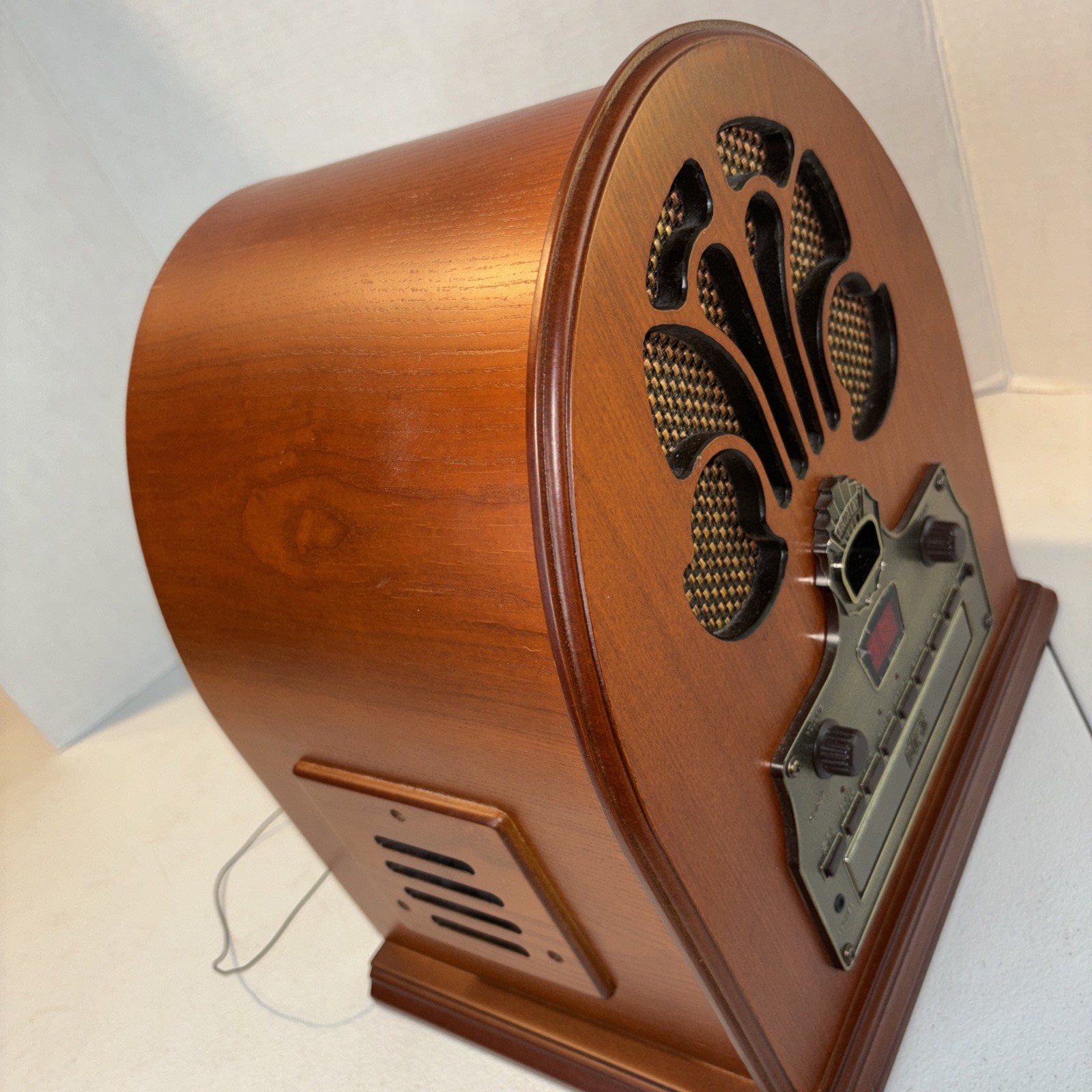 Crosley CR32CD Cathedral Tabletop AM/FM Radio CD Player Wood