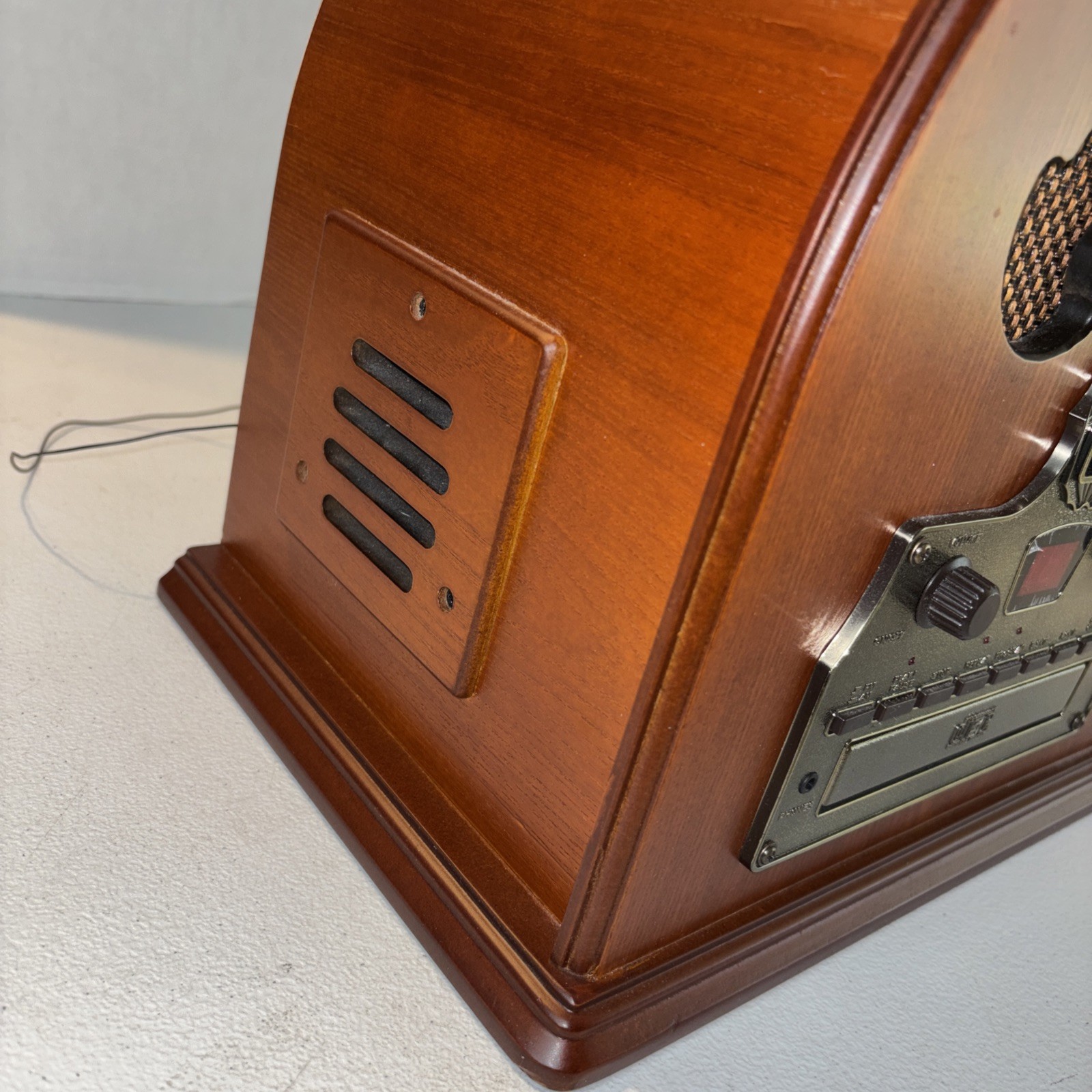 Crosley CR32CD Cathedral Tabletop AM/FM Radio CD Player Wood