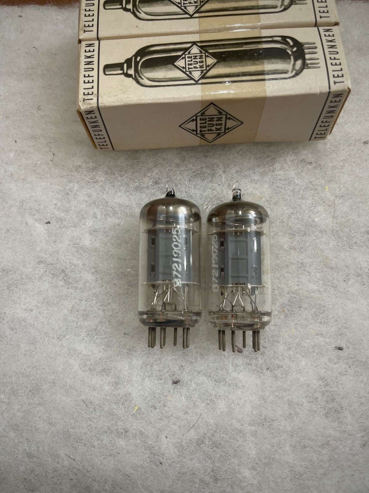 Telefunken ECC82 12AU7 ECC802S Ribbed Plate NOS NIB Matched Pair
