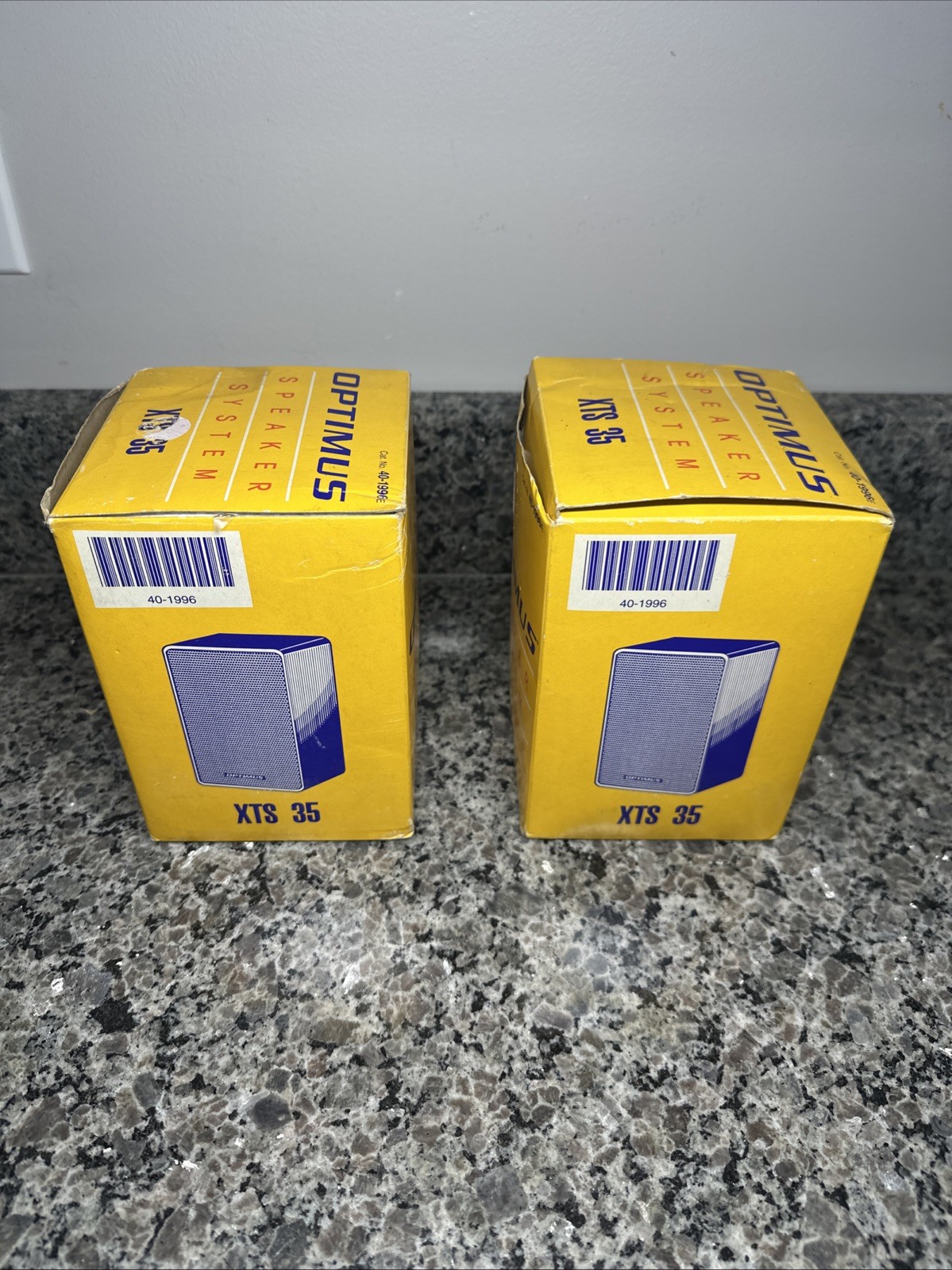 2 REALISTIC Optimus XTS 35 Cat. No 40-1996E Input 8 Ohms 15 Watt SPEAKERS Nos