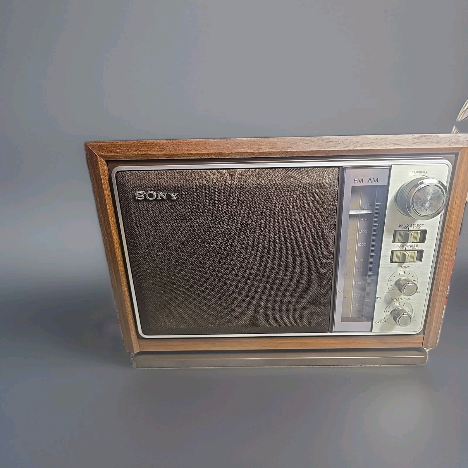 VINTAGE SONY FM/AM RADIO MODEL ICF-9740W TABLETOP WOOD GRAIN 13″ X 9″ TESTED