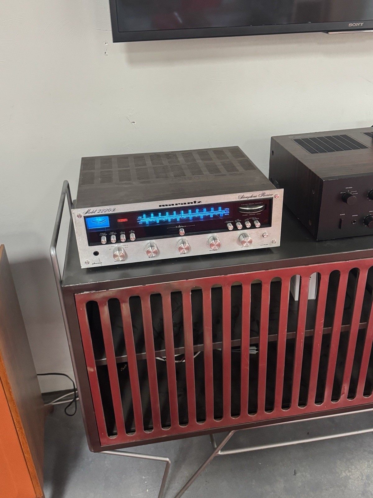 Vintage Marantz Model 2220B AM/FM Stereo Receiver — Tested & Working