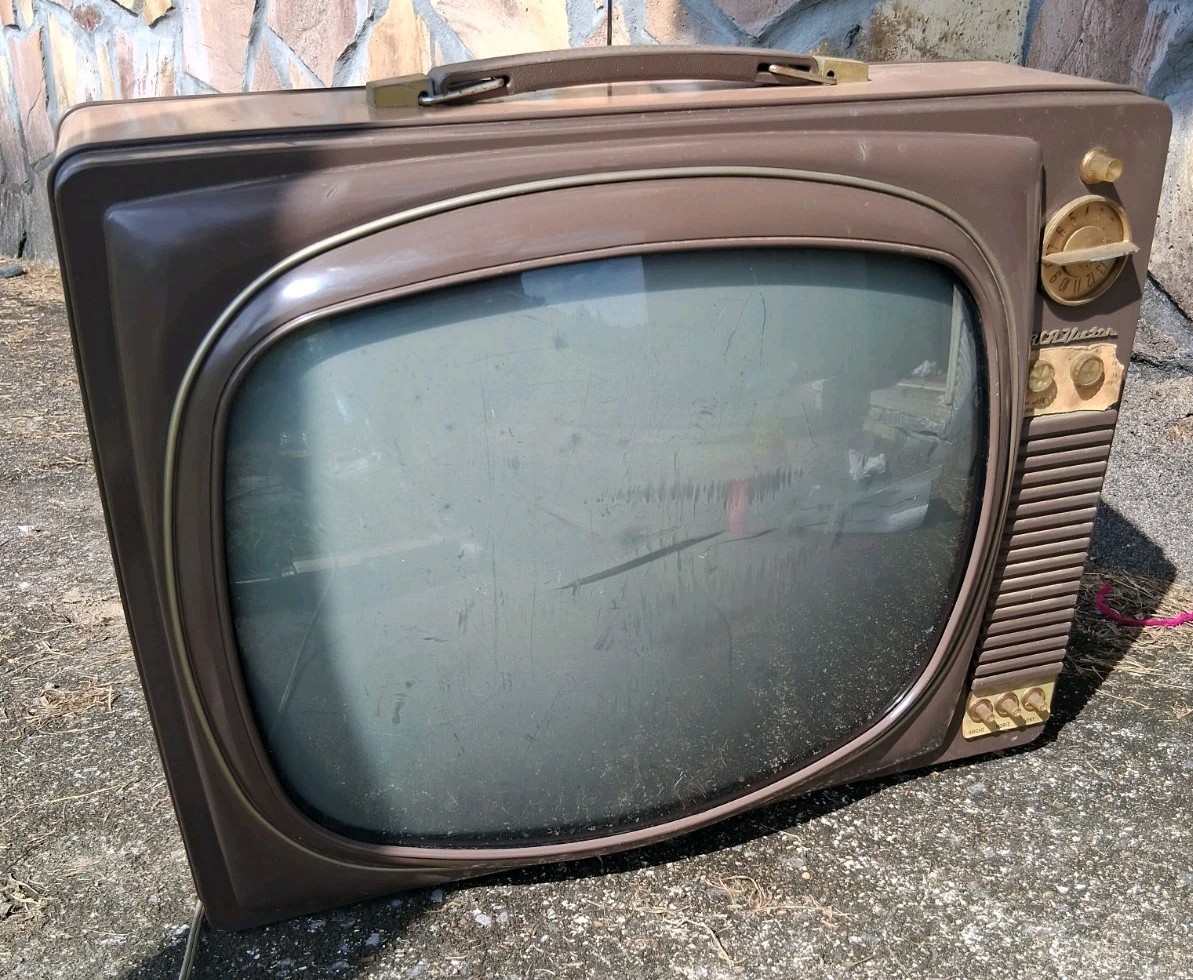 Vintage 1960’s RCA Victor “Sportabout” Portable 17” Television w/ Cart NO POWER!