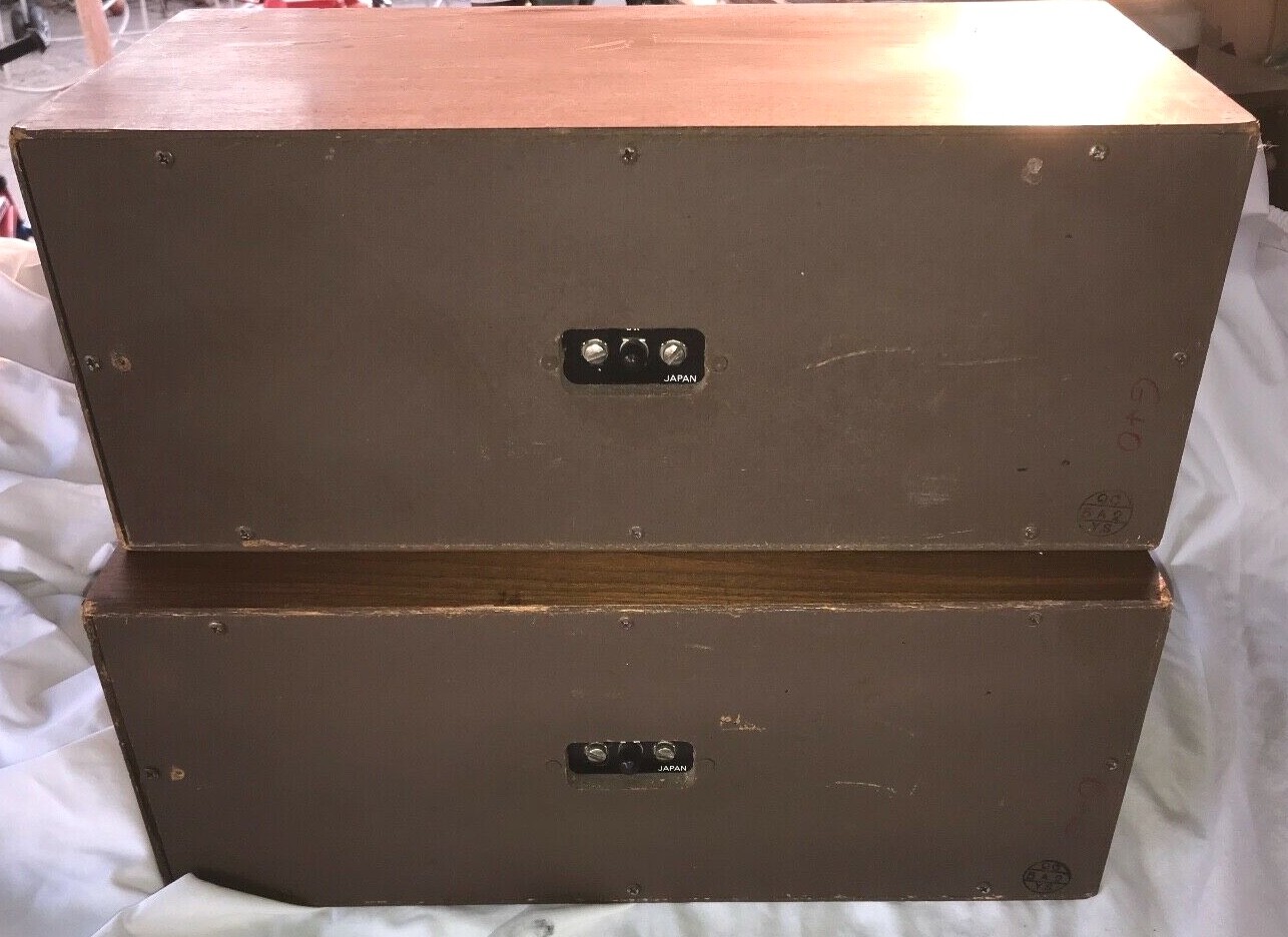 Vintage Pair Of Rare Realistic Solo 4 Speakers Both Sound Nice !