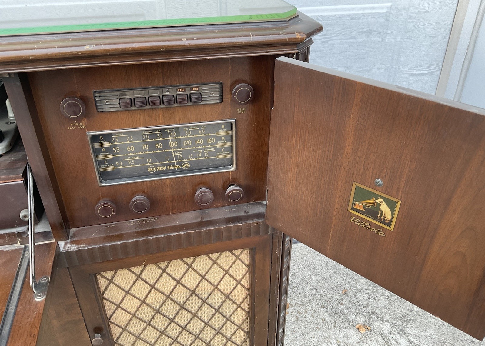 Vintage 1950’s RCA Victor Stereo Console Radio/Turntable 36X35X18