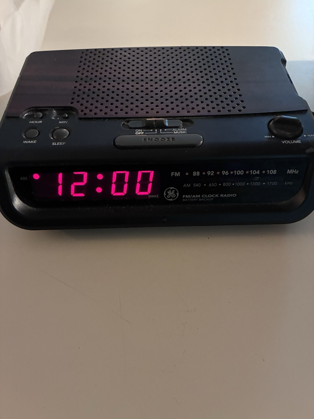Vintage Wood Grain & Black AM FM Clock Radio GE