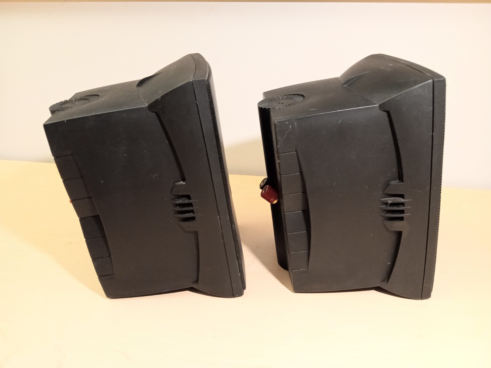 Pair Yamaha NS-AW1 Two-Way Indoor/Outdoor Black Speakers – tested