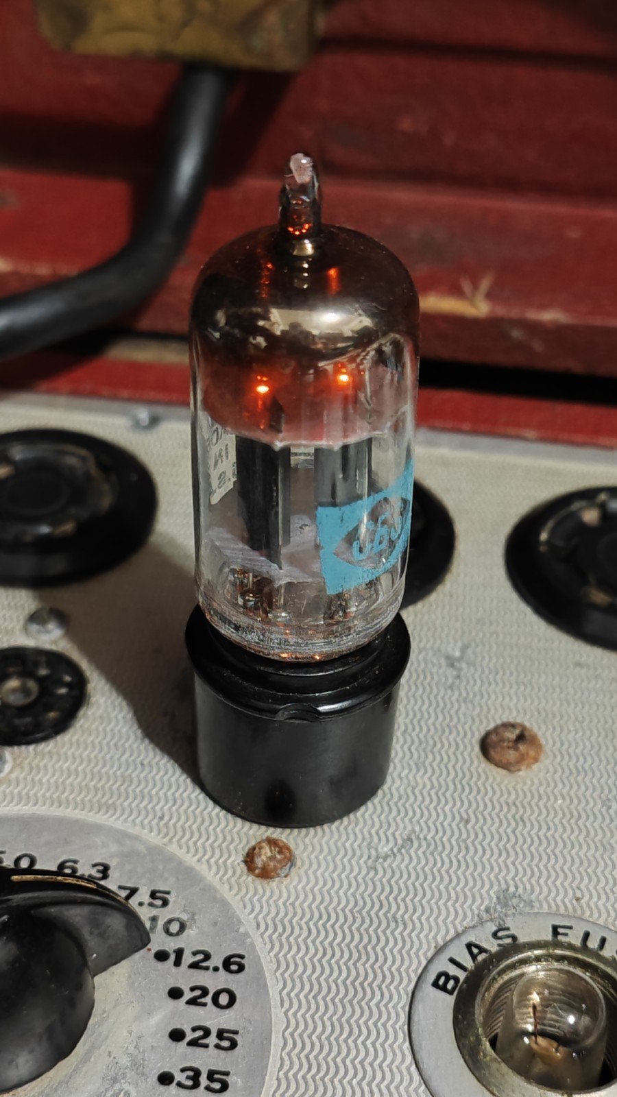 CBS 5814A tubes, black plates, square / D getter