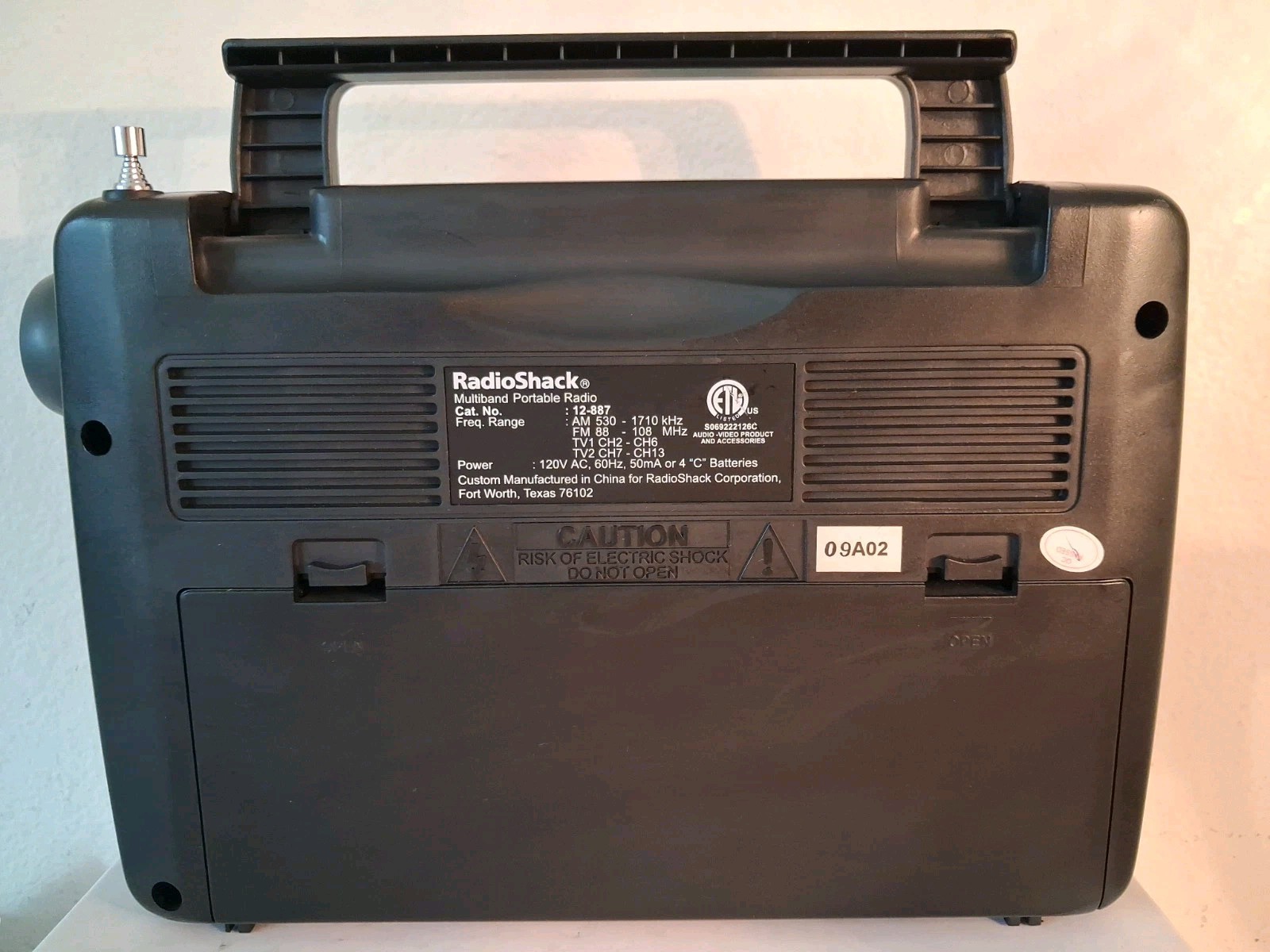 Vintage Radio Shack Am/Fm/TV1/TV2 Multiband Portable Radio W/AC Cord # 12-887