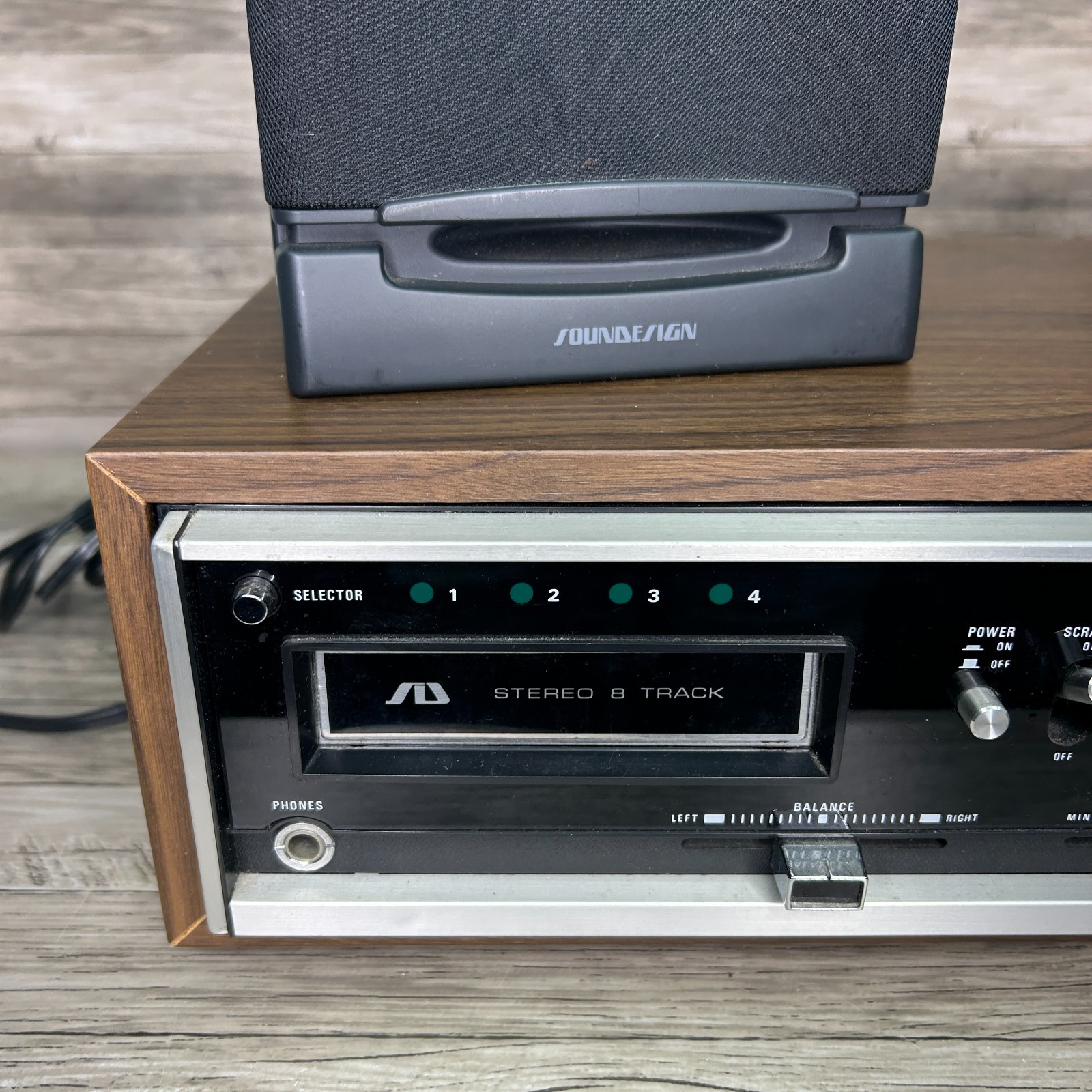 Soundesign 4494 AM FM 8 track Stereo Receiver Speakers Vintage Wood Grain
