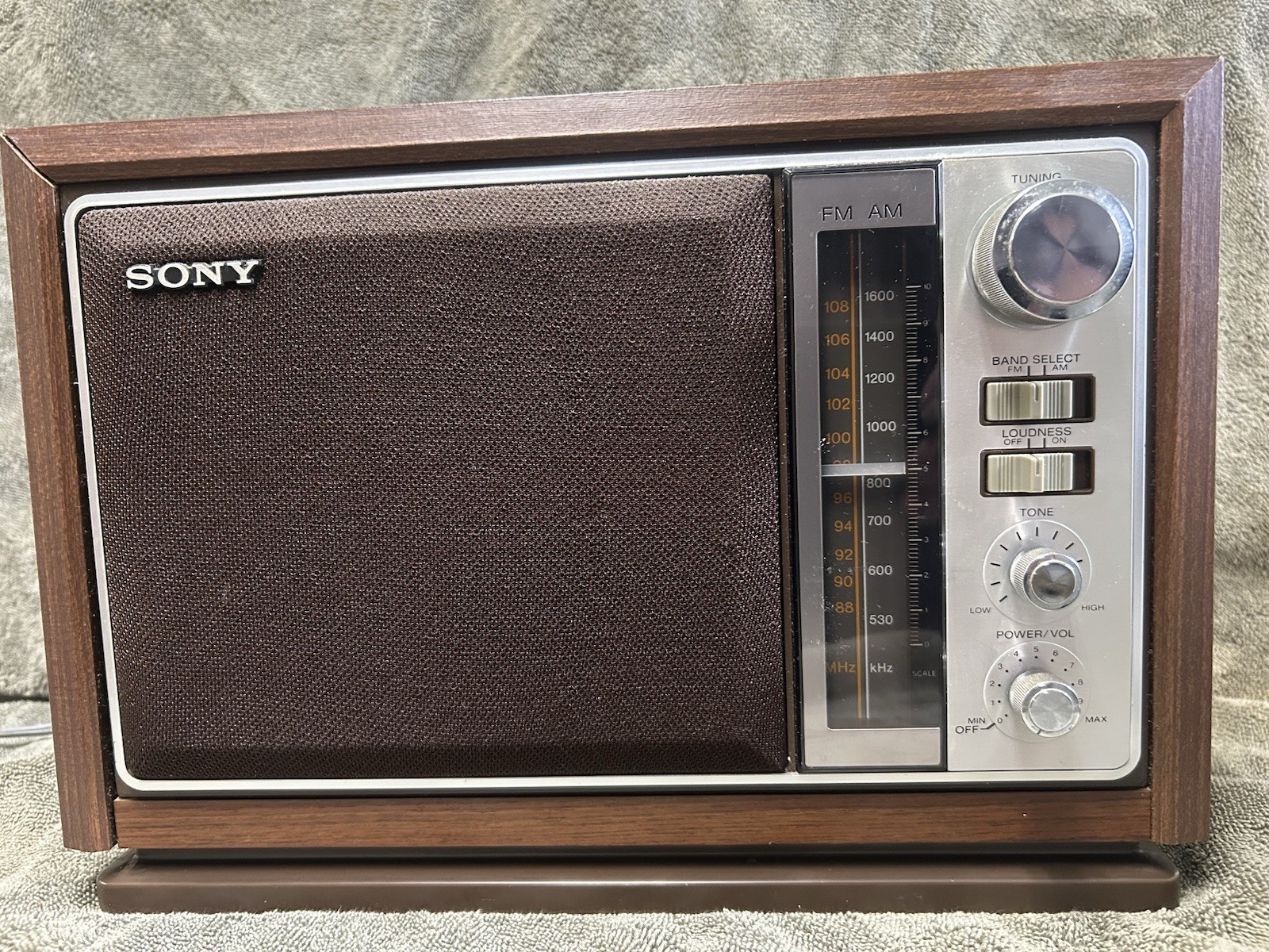 Vintage Sony ICF-9740W AM/FM Radio, TESTED