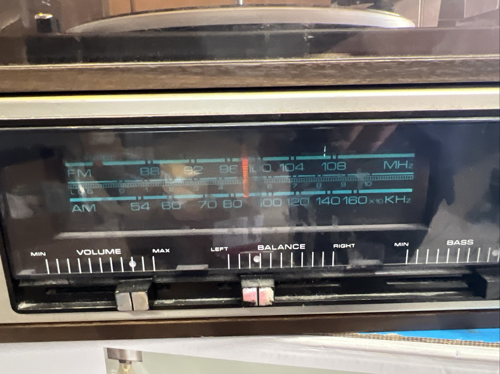 Craig 3220 8- track, turntable Wooden Case and plastic turntable top UNTESTED