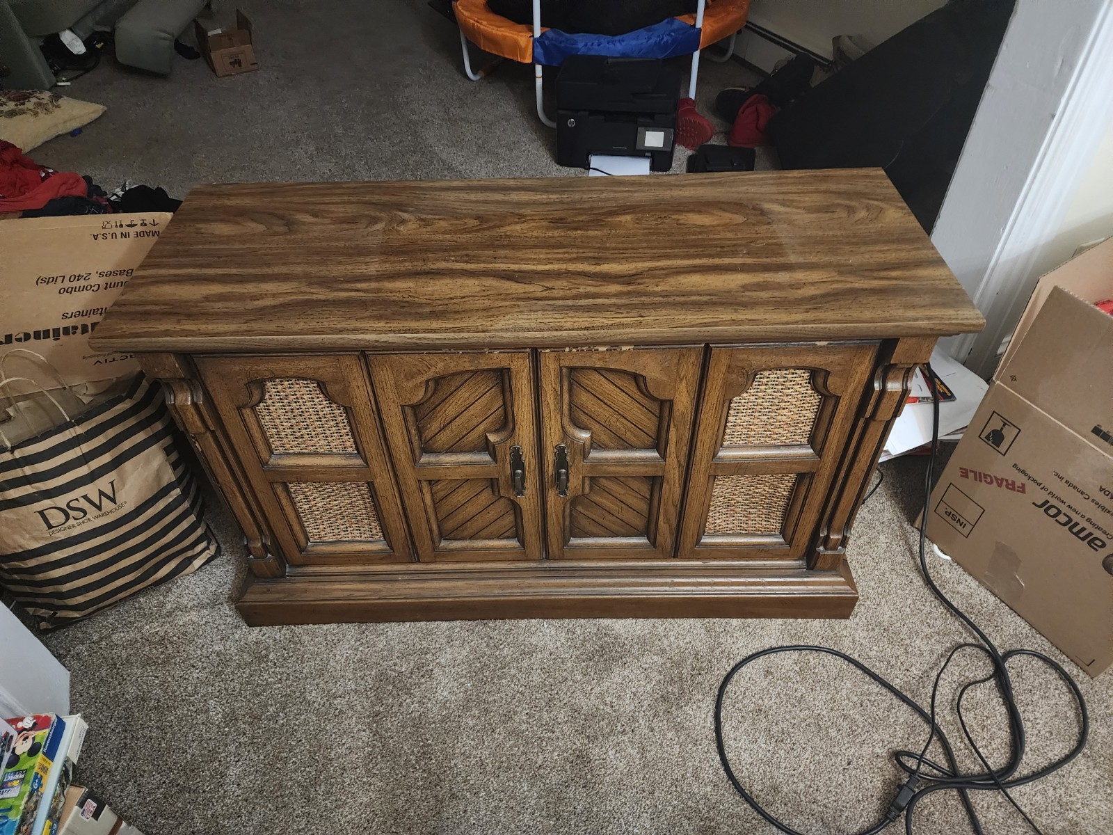 Magnavox Vintage Stereo Console w/ Record Player Turntable, AM/FM, Wood Cabinet