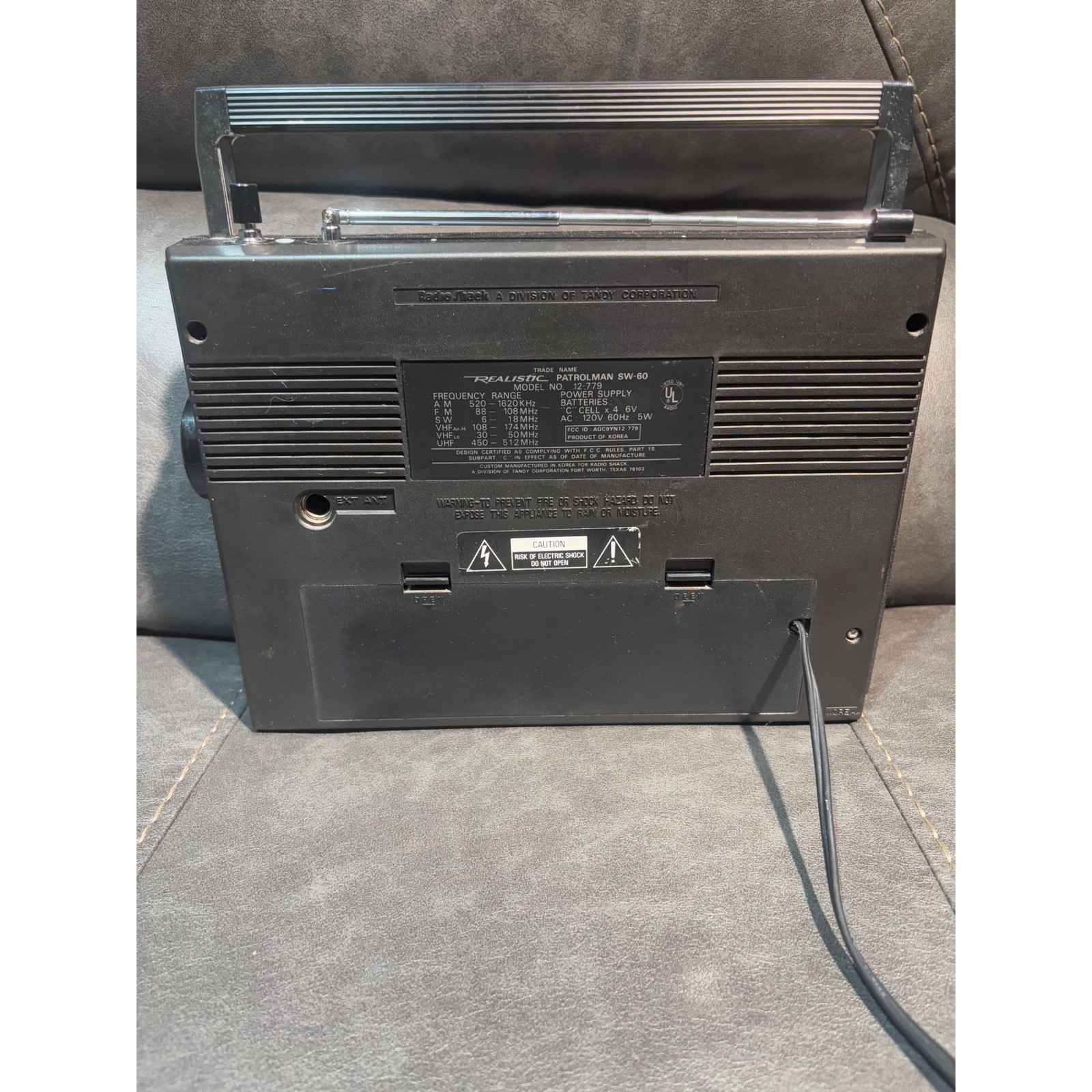 Realistic Patrolman SW-60 Multi-Band Radio 12-779 AM FM SW VHF UHF Vintage