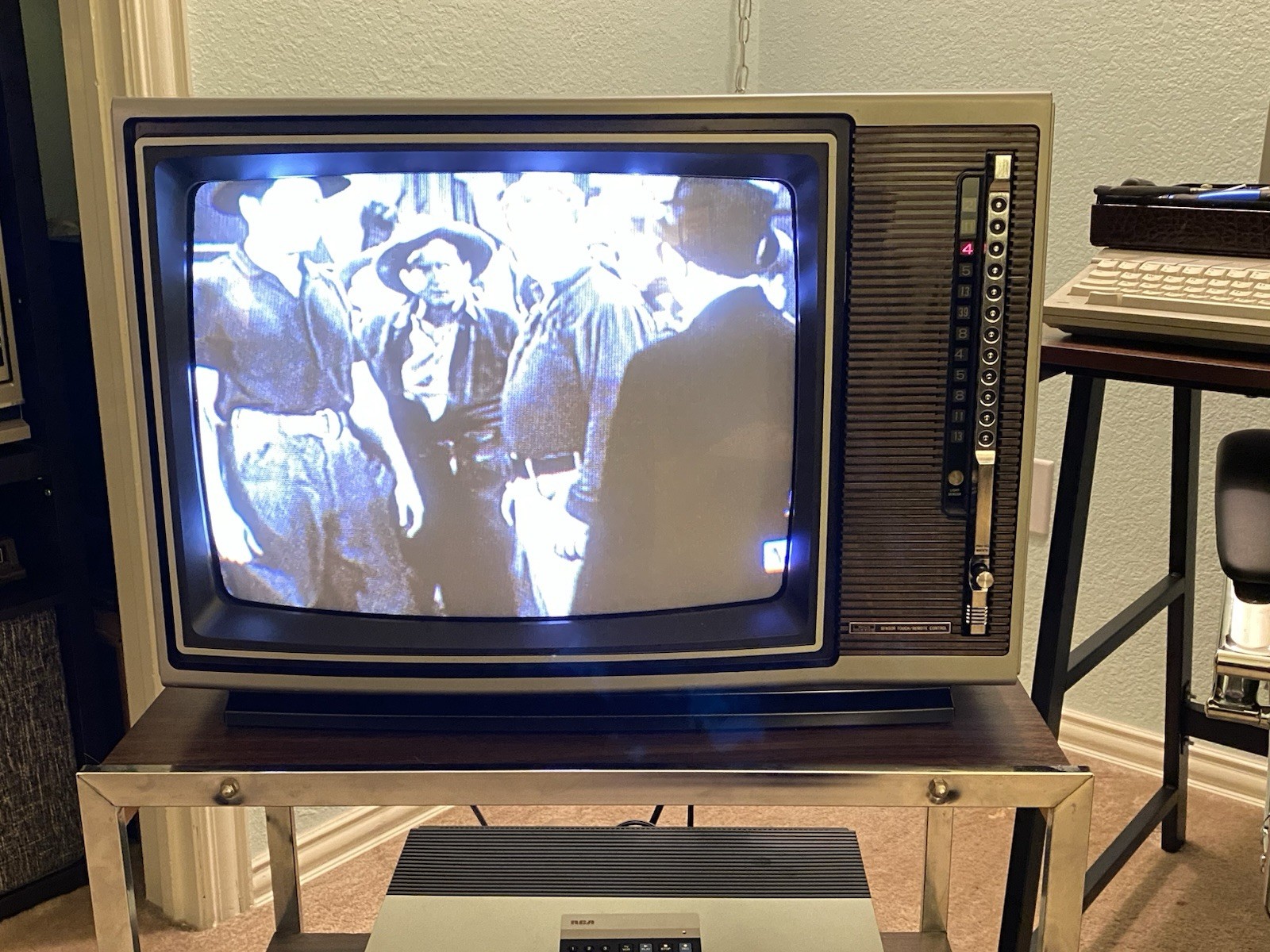 1978 Sears Roebuck Vintage Color Tv Touch Sensitive Buttons, Works Great!
