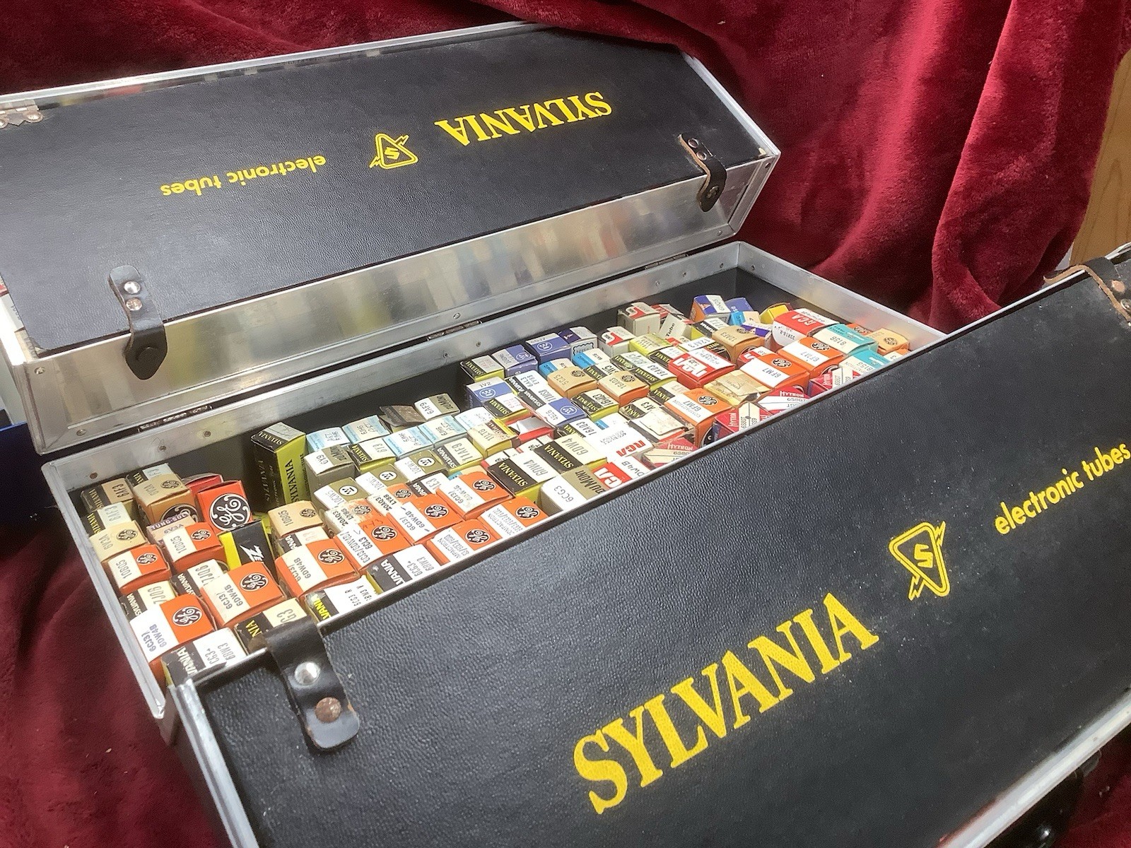 Sylvania Radio TV Tube Caddy 250+ Tubes 6BH8 6EW6 6CU5 Lots Of 6 Series
