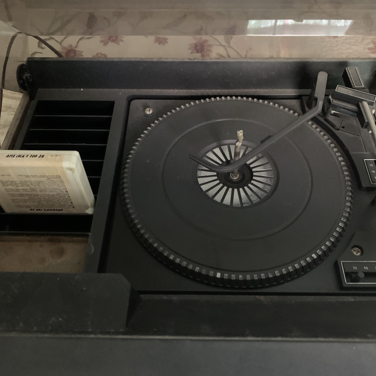 Soundesign PLL 6943 AM/FM Stereo Receiver w/ Cassette & 8-Track & Record Player
