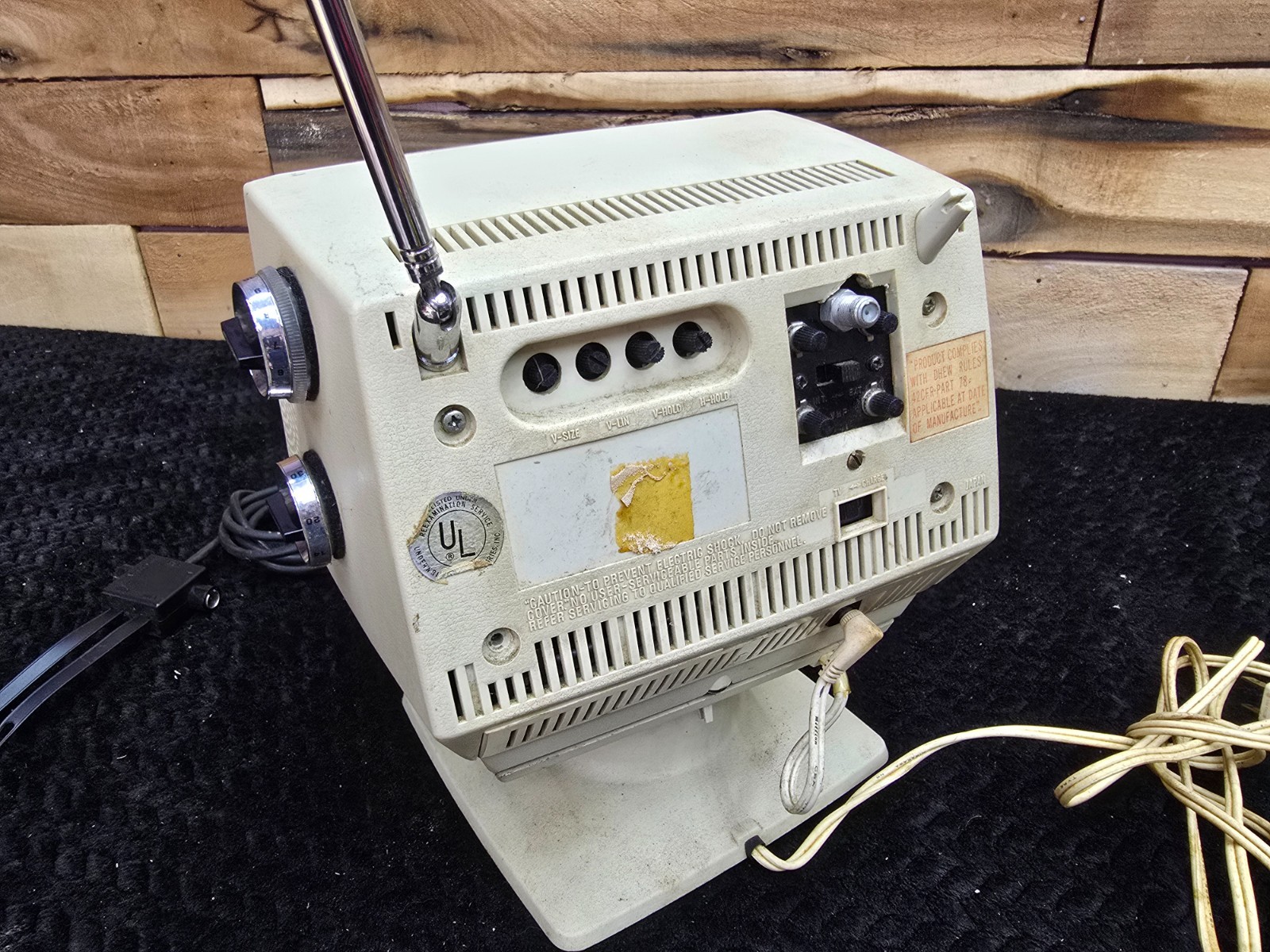 Sharp 3S-111W Portable TV – 1970’s – White Retro Space Age Design. Works w/stand