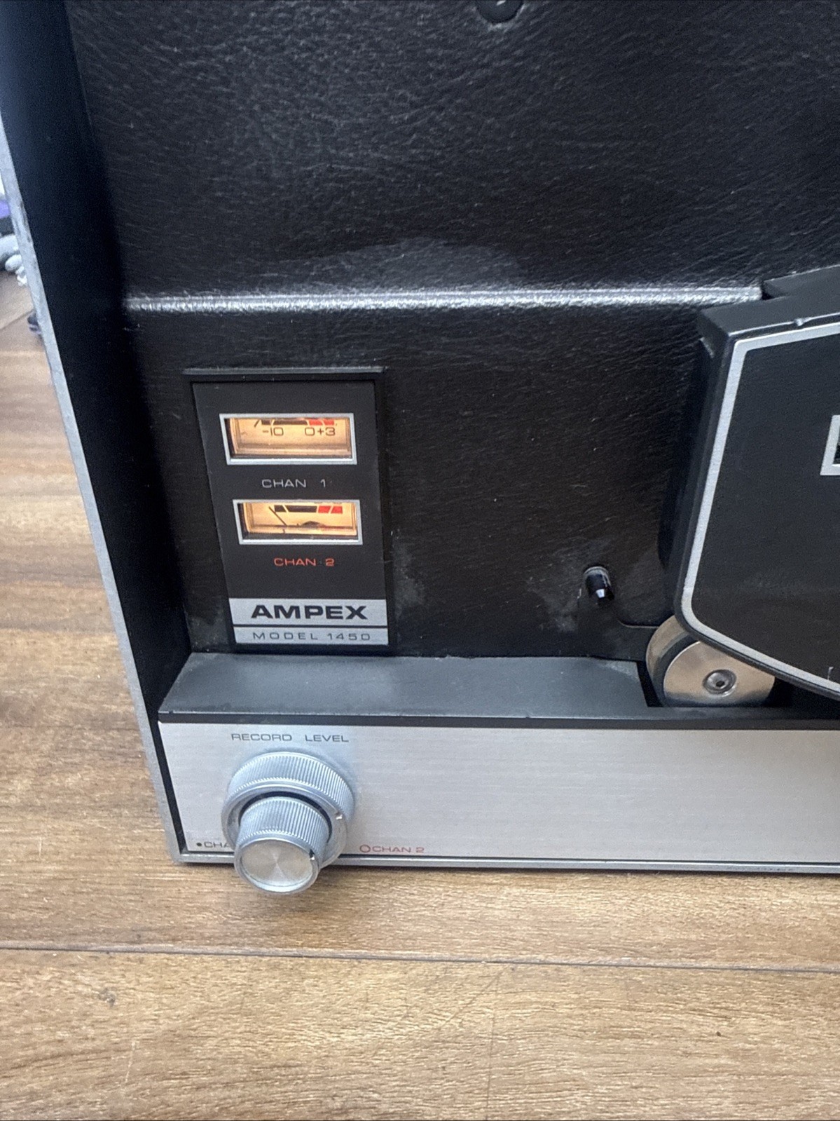 Vtg Ampex Model 1450 Reel To Reel Tape Recorder Powers On. Parts Or Repair