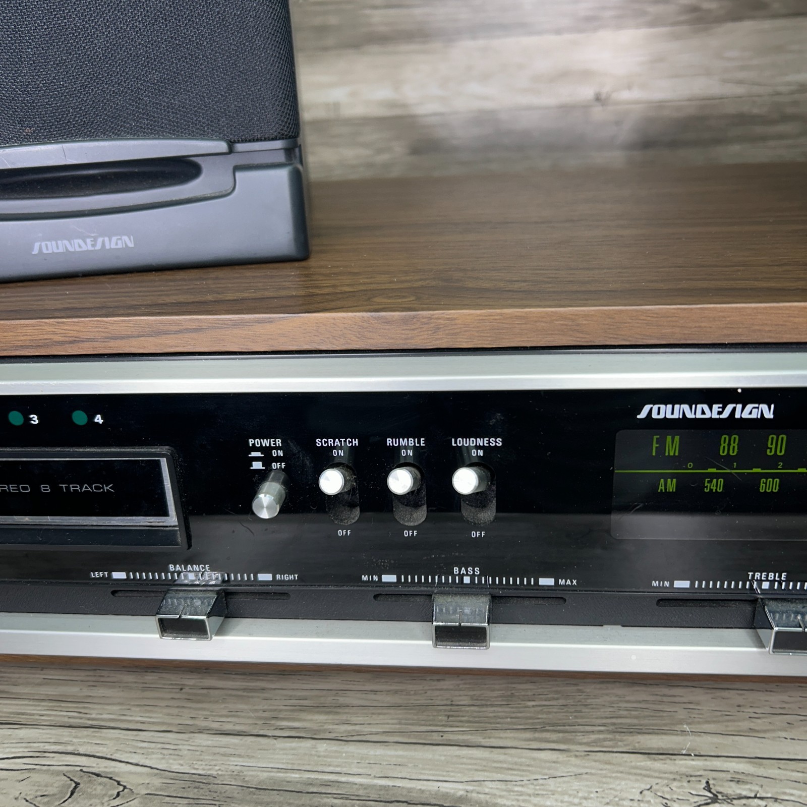 Soundesign 4494 AM FM 8 track Stereo Receiver Speakers Vintage Wood Grain