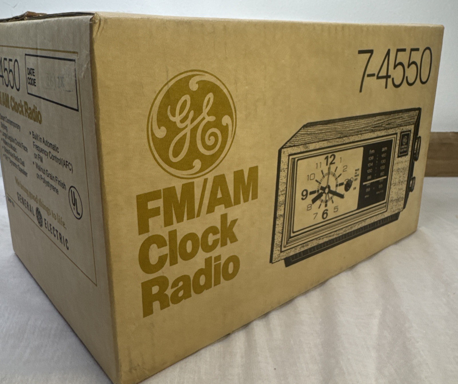 VTG GE GENERAL ELECTRIC AM/FM CLOCK RADIO MODEL 7-4550 NEW IN BOX RARE