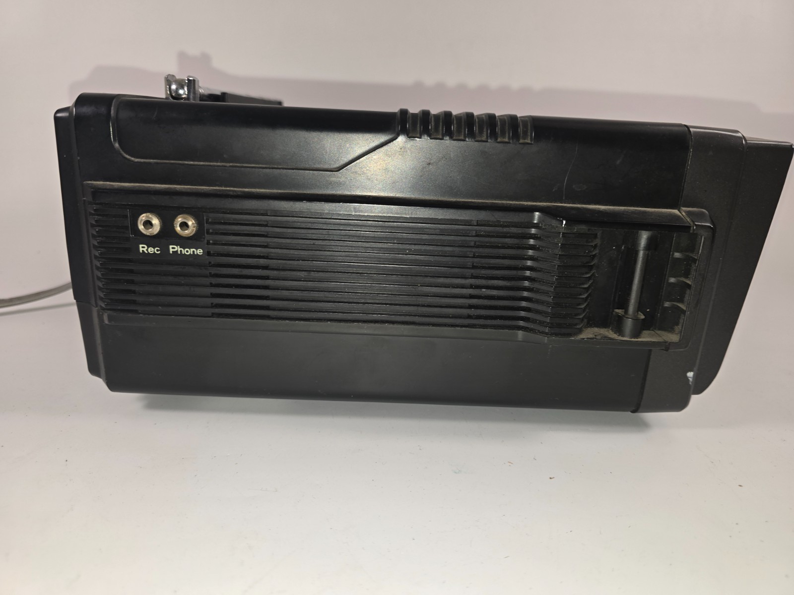 Daytron DT-505 Portable Black & White TV – 5″ Screen – VHF/UHF – Tested