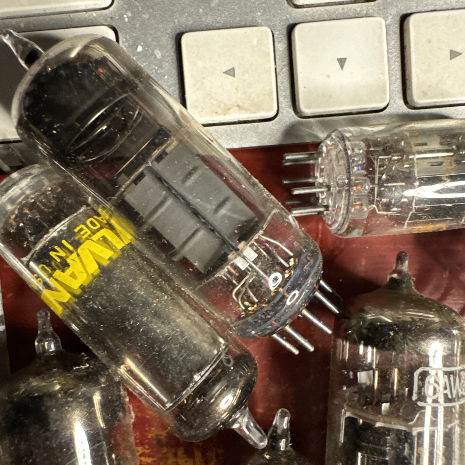 Vintage Vacuum Tube Lot – 40+ Tubes – RCA, Sylvania, Mullard, GE, Brimar SomeRar