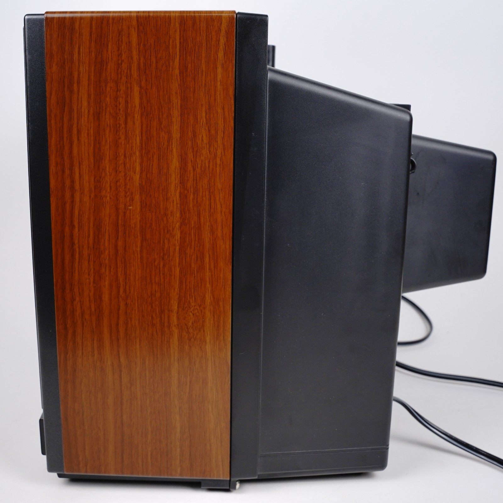 1992 Hitachi CT1394W 13″ CRT TV Wood Grain Retro Gaming w/ 2 Remotes