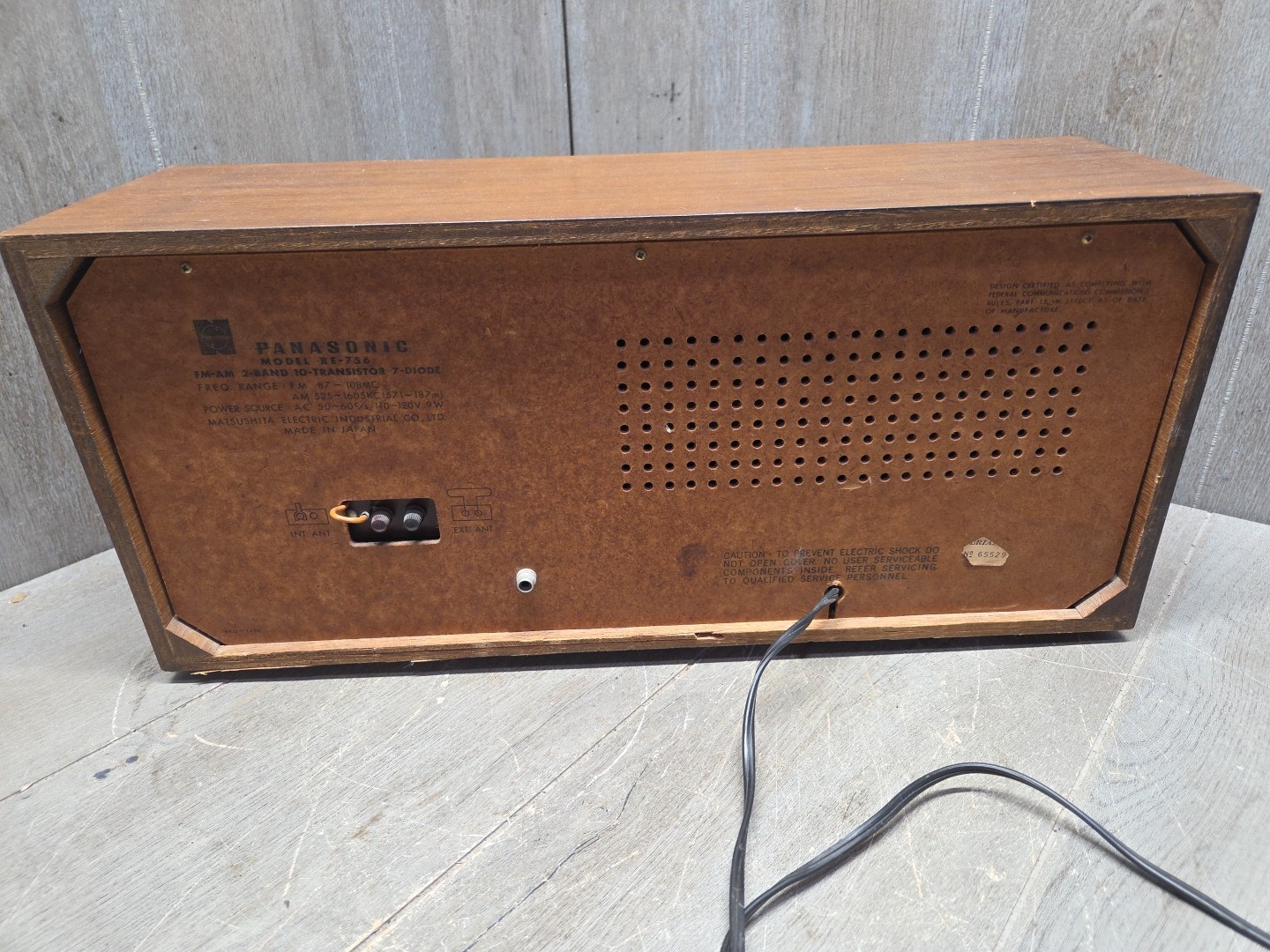 VINTAGE PANASONIC SOLID STATE FM AM MODEL RE-756 10 TRANSISTOR WOOD CASE (Works)