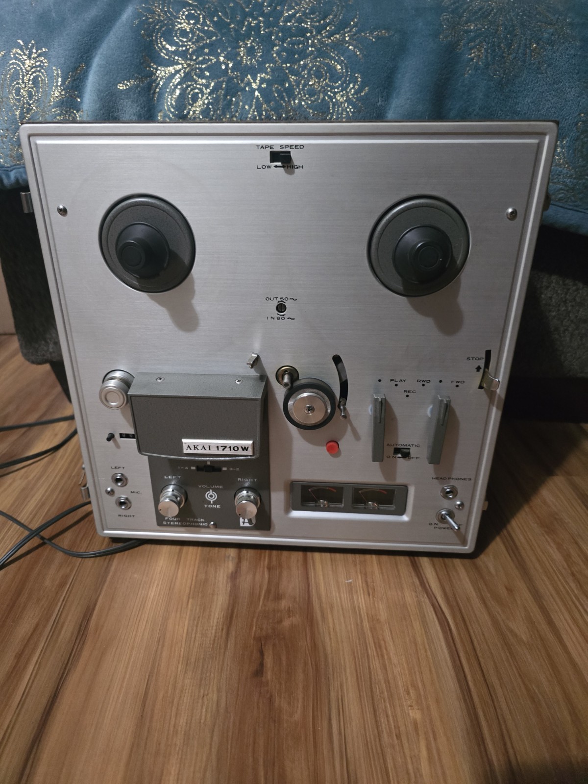Akai 1710W Reel-to-Reel Tape Recorder Vintage Silver and Wood Model MPN 1710W