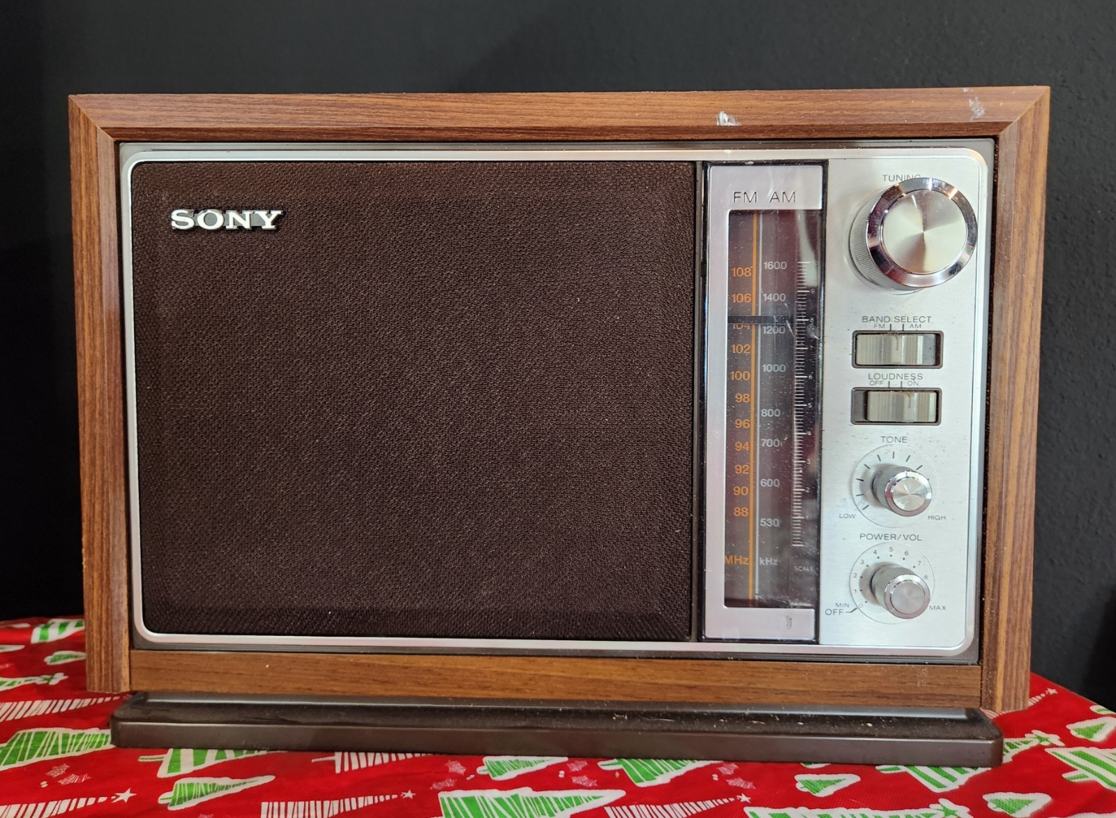 Sony FM/AM Receiver ICF-9740W Plays Great!