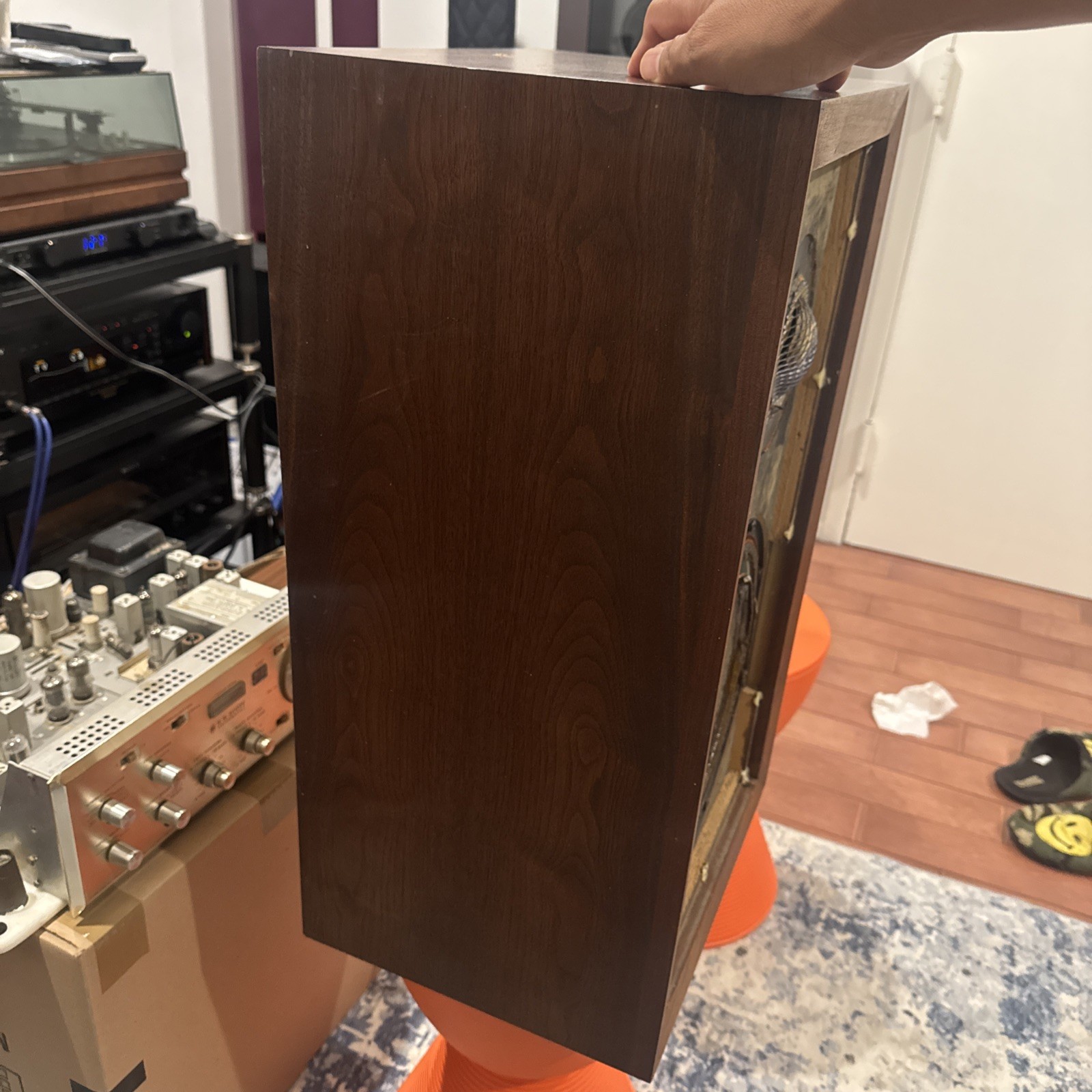Acoustic Research AR-3a – Close Serial Numbers