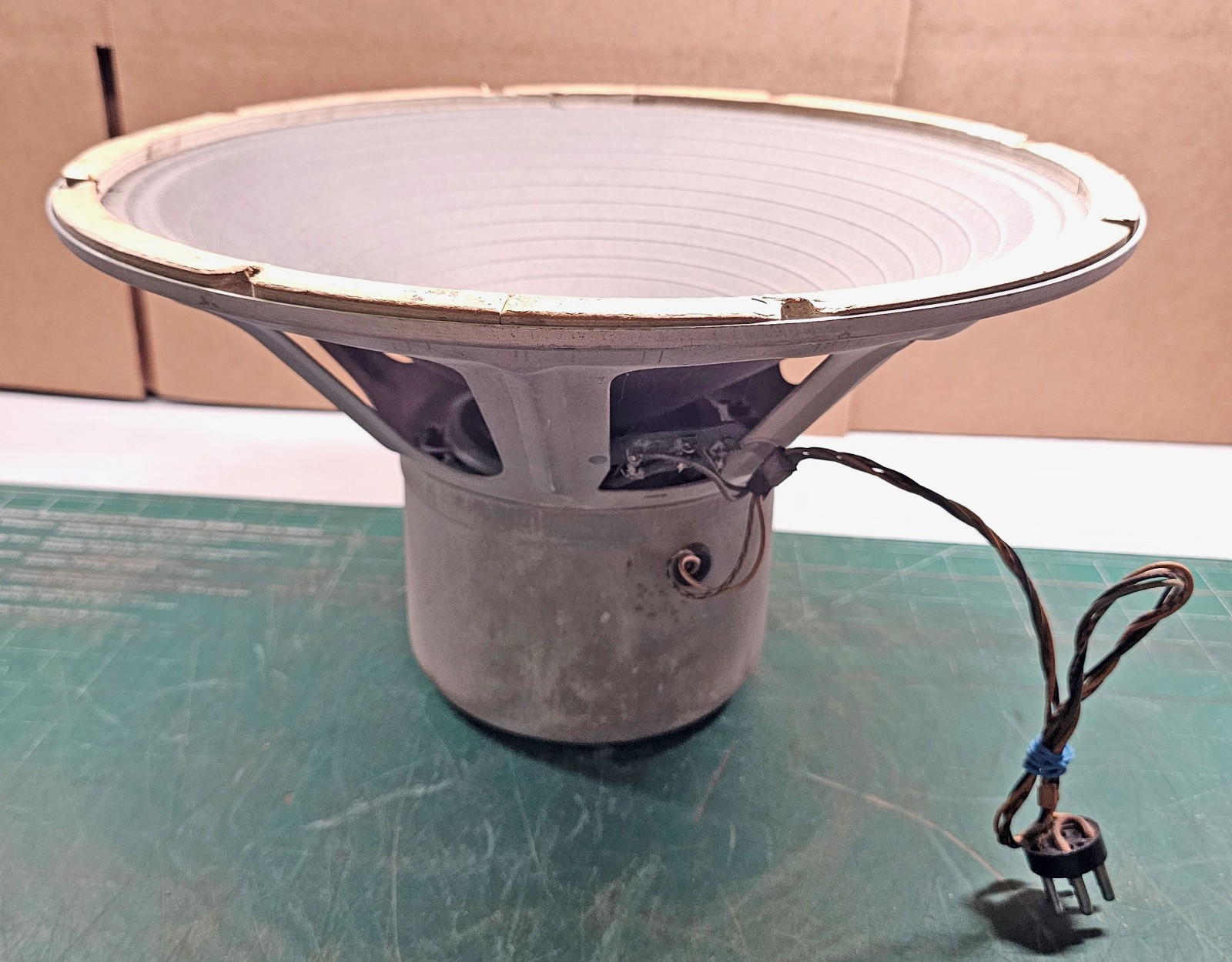 Magnavox 15″ Field Coil Speaker 150 Ohm FC / 16 Ohm VC Tested 155Ω/11.3Ω 583002