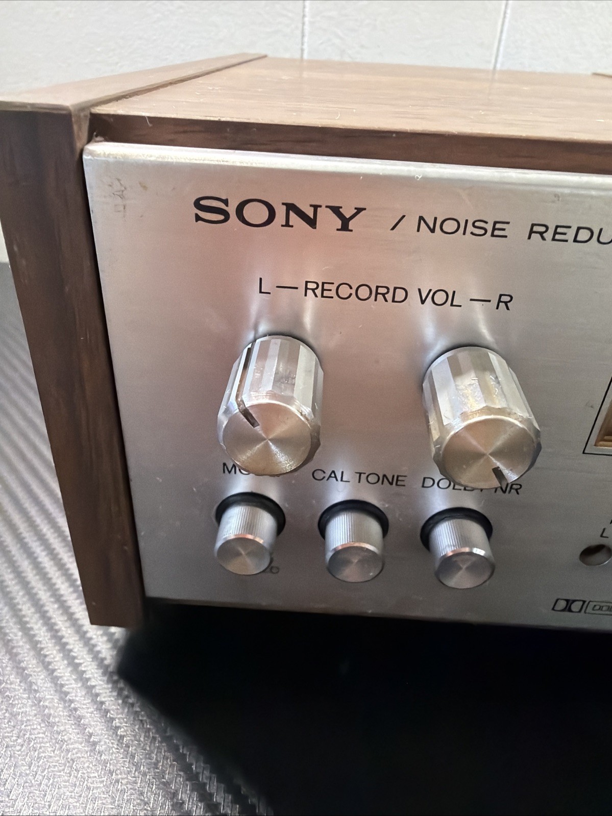 Sony Noise Reduction Adaptor NR-115 Woodgrain Silver Face Vintage Audio Equip