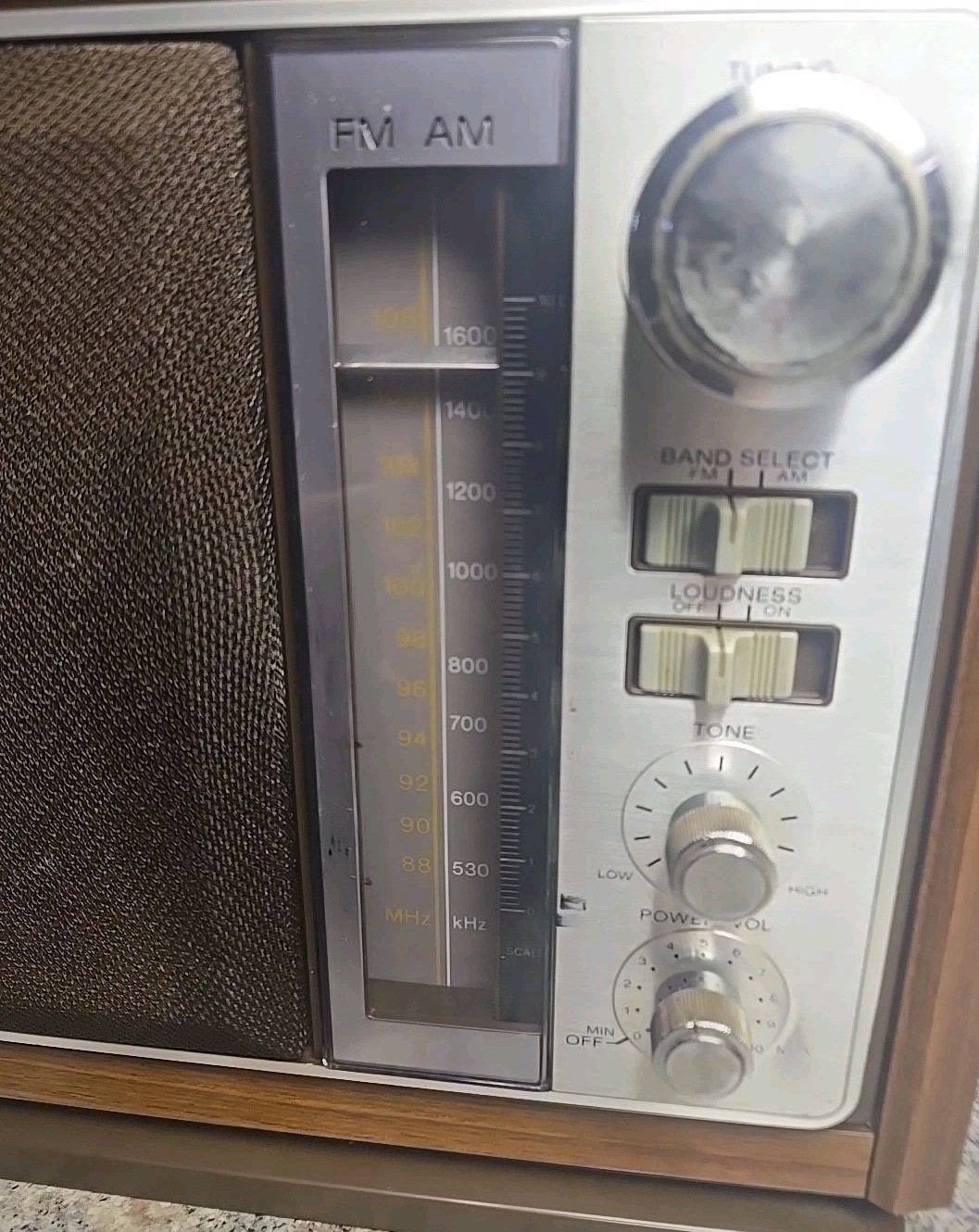 VINTAGE SONY FM/AM RADIO MODEL ICF-9740W TABLETOP WOOD GRAIN 13″ X 9″ TESTED