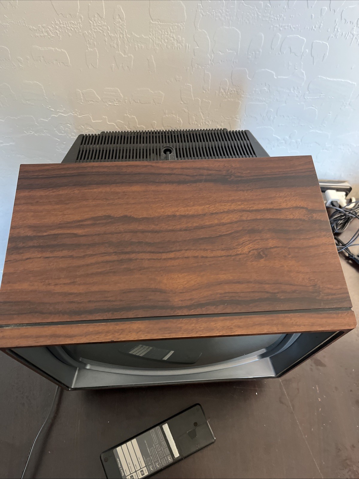 Zenith Space Command Color CRT TV SE1315W 13″ Color Retro Gaming Wood Grain