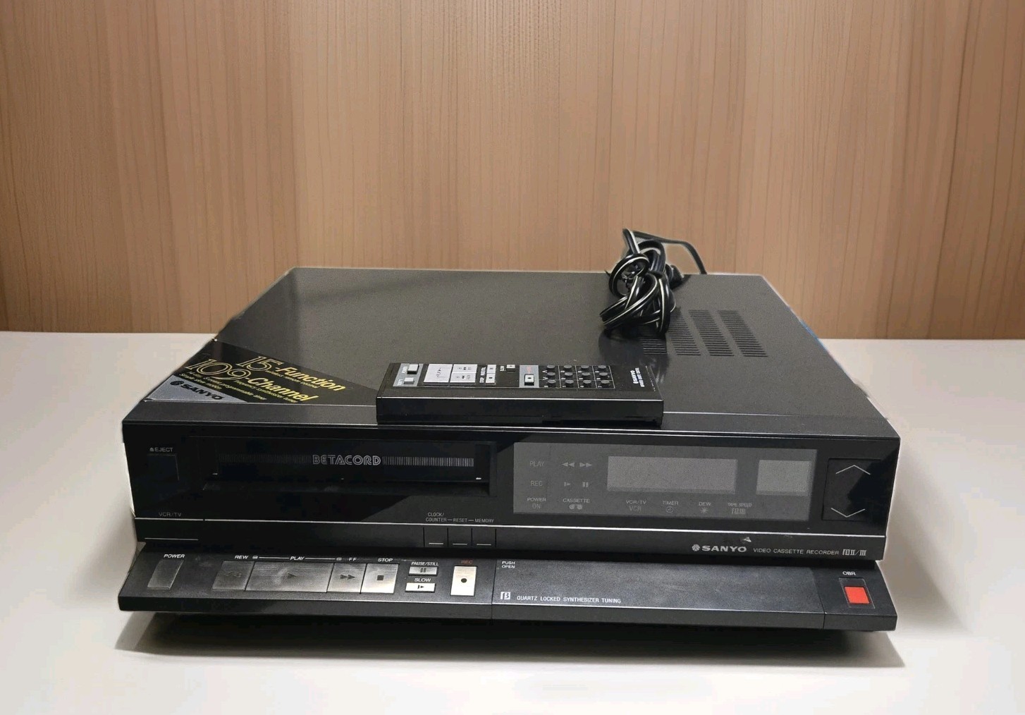 SANYO VCR 4035 Betacord Beta Video Player/ Recorder W/ Remote. See Discription.
